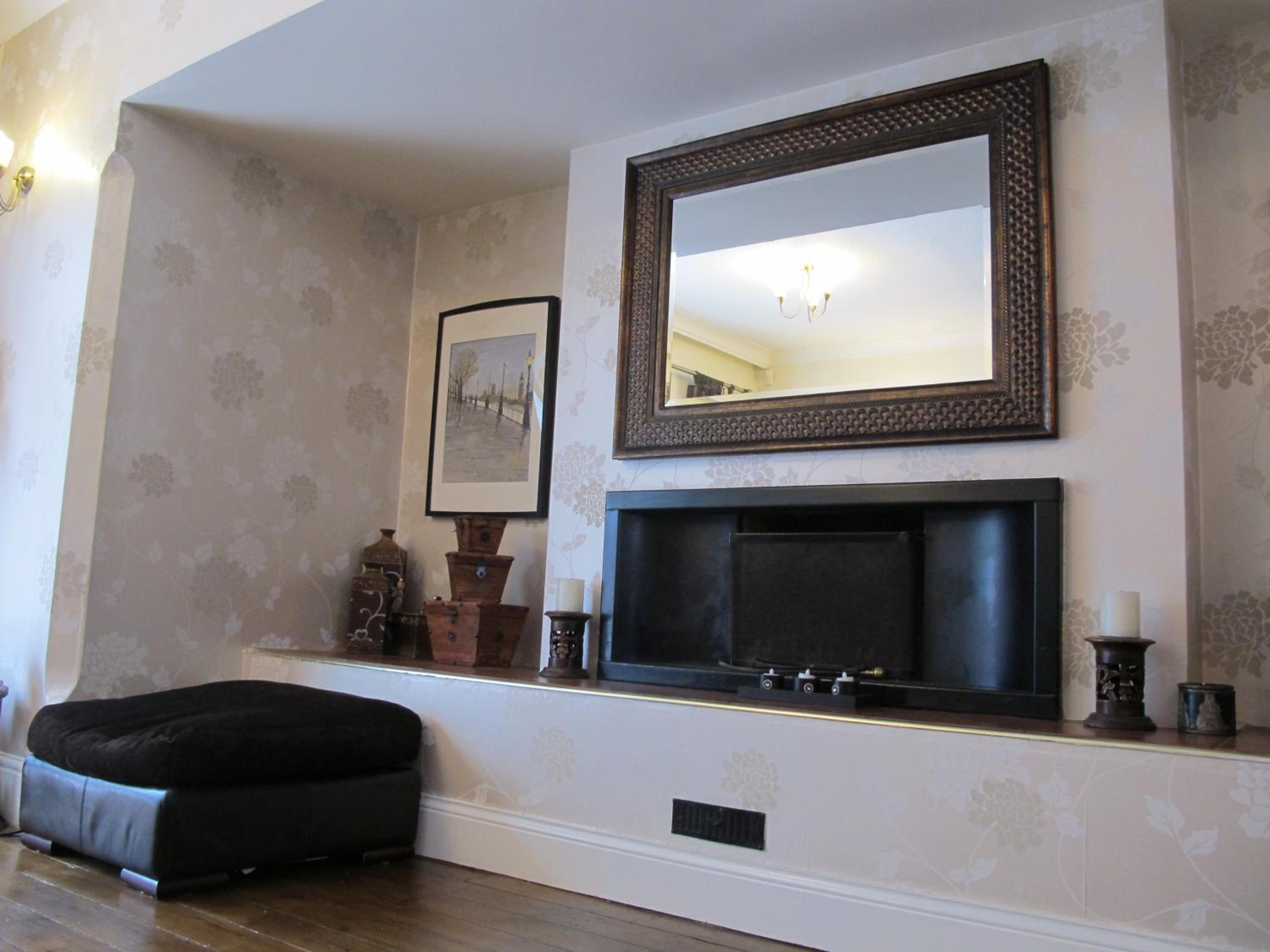 Westmorland - 4 Bedroom House - FREE Parking for up to 7 Cars - Walking distance to QMC and University - Ideal for Contractors and Large Groups