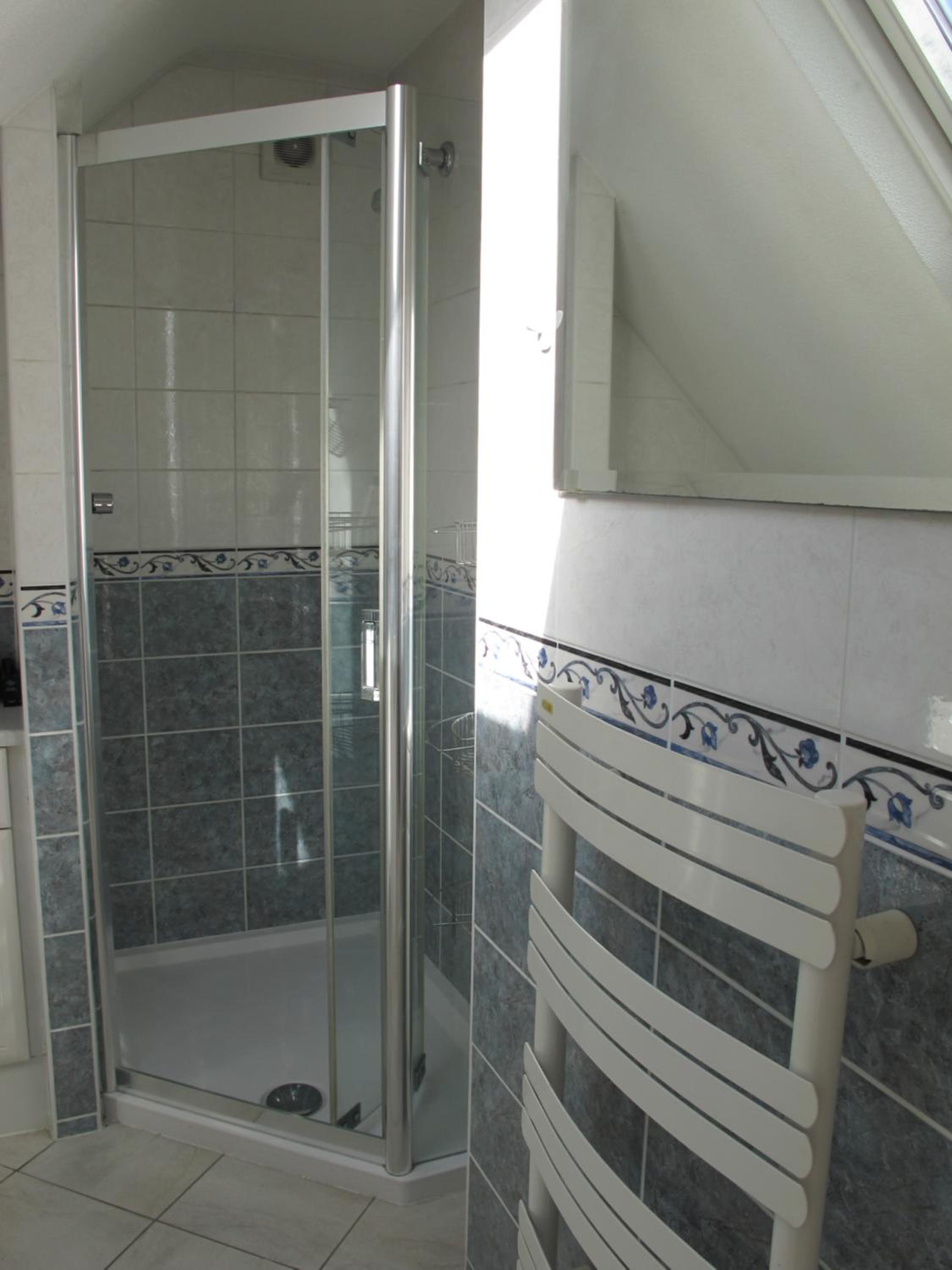 Westmorland - 4 Bedroom House - FREE Parking for up to 7 Cars - Walking distance to QMC and University - Ideal for Contractors and Large Groups