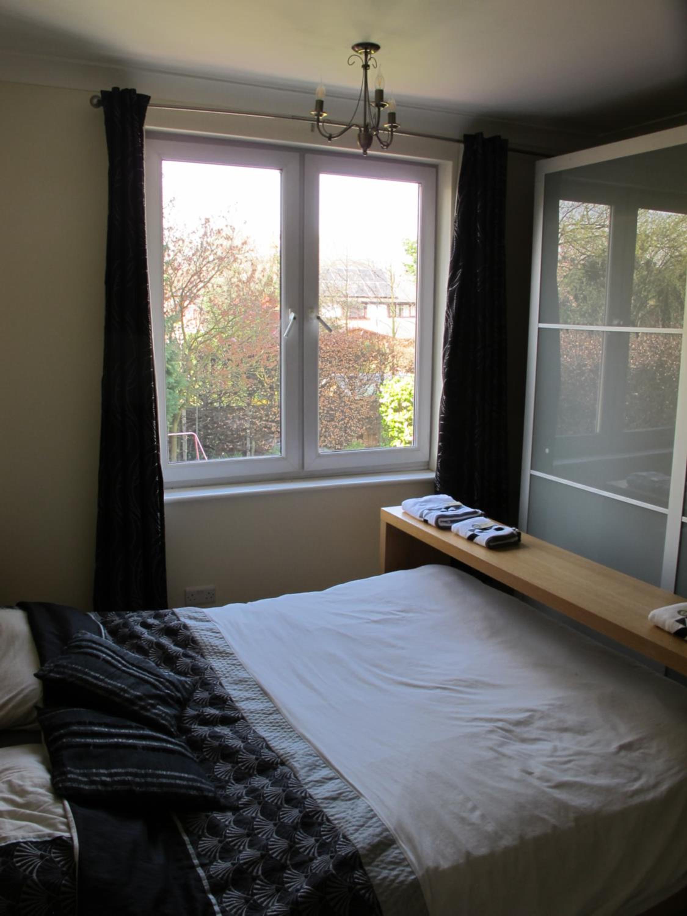 Westmorland - 4 Bedroom House - FREE Parking for up to 7 Cars - Walking distance to QMC and University - Ideal for Contractors and Large Groups