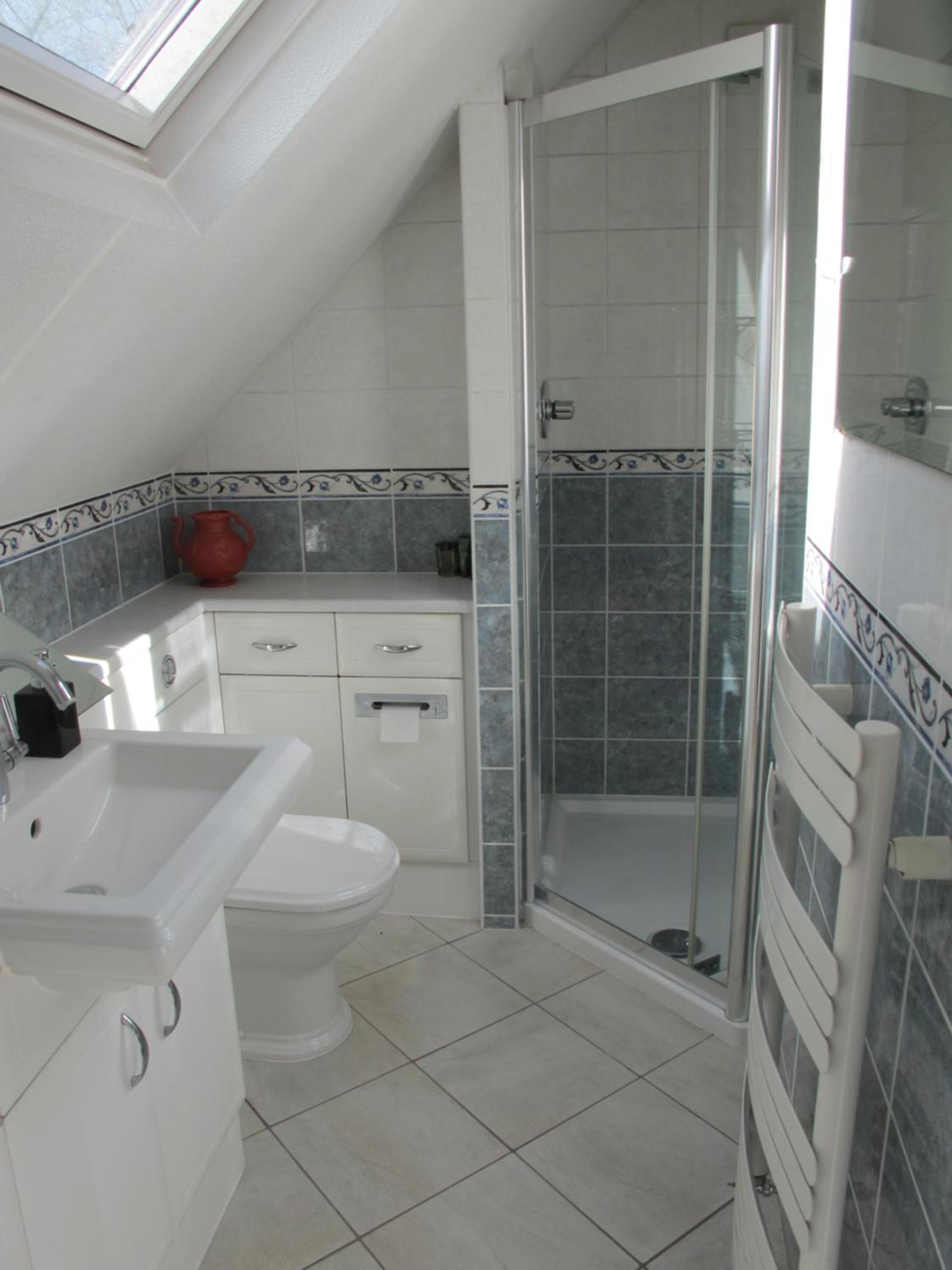 Westmorland - 4 Bedroom House - FREE Parking for up to 7 Cars - Walking distance to QMC and University - Ideal for Contractors and Large Groups