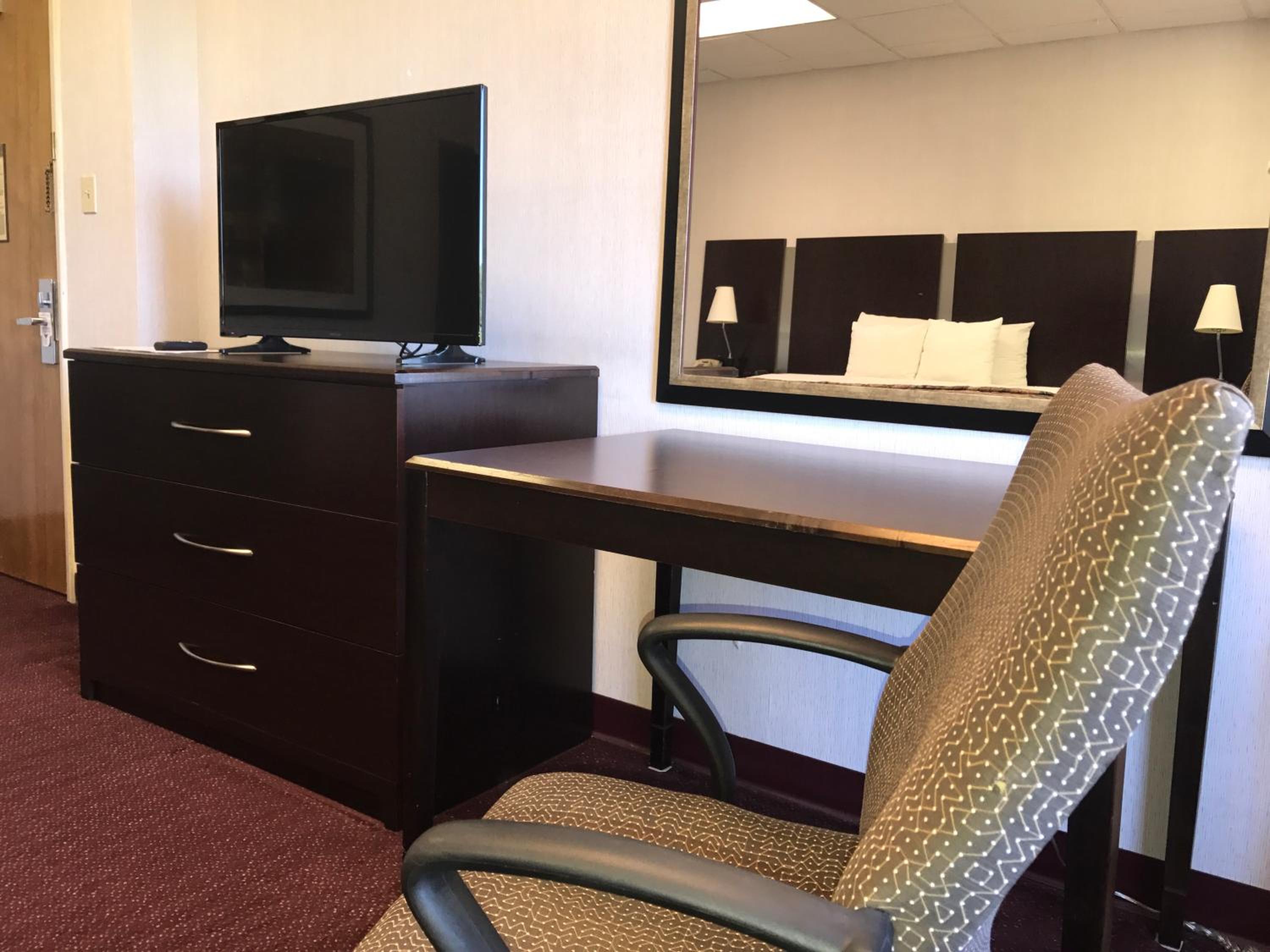 Longview Vacations - Knights Inn Longview - Property Image 23