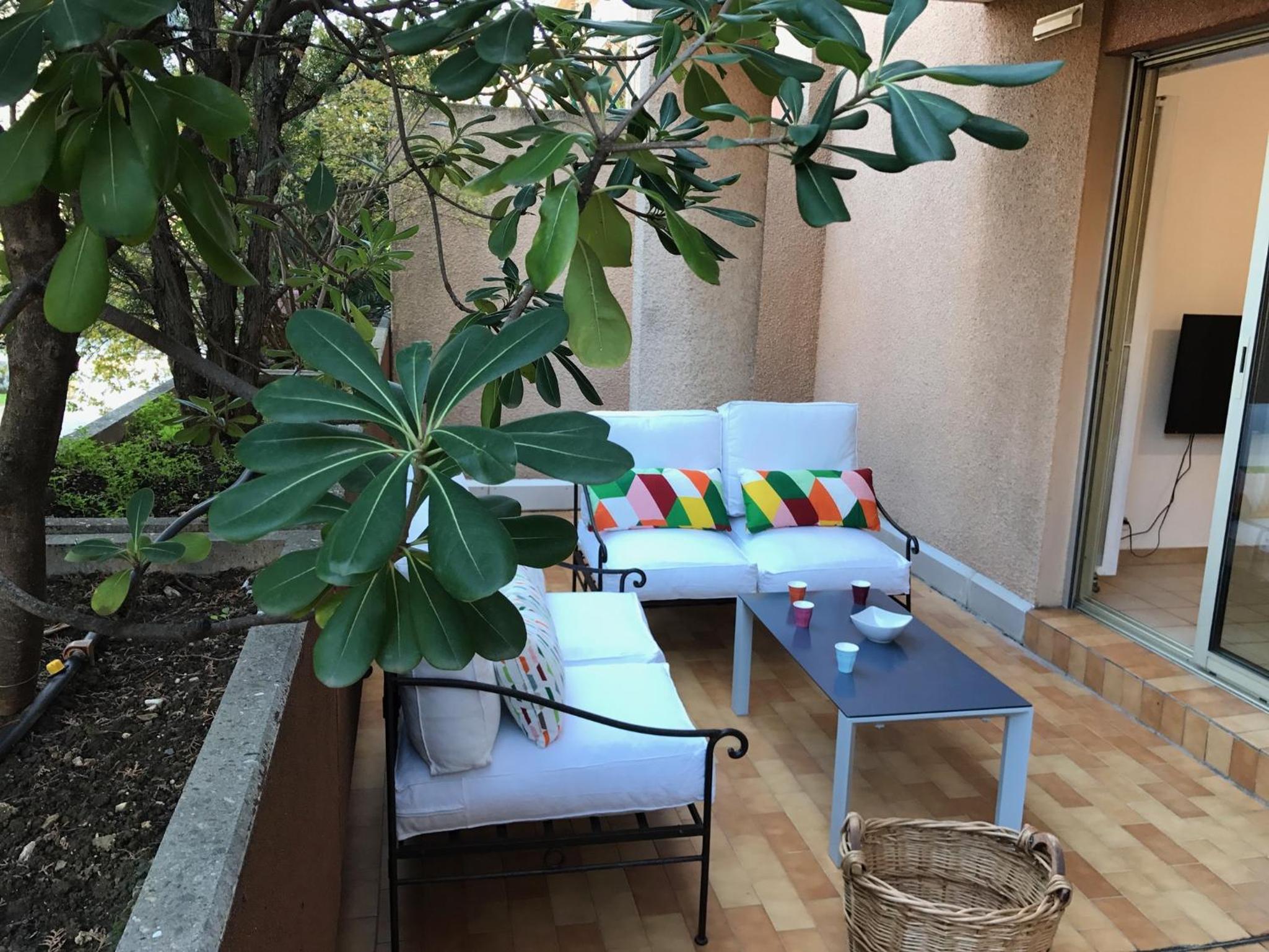 Appartement calme, clim, patio XXL, piscine&parking