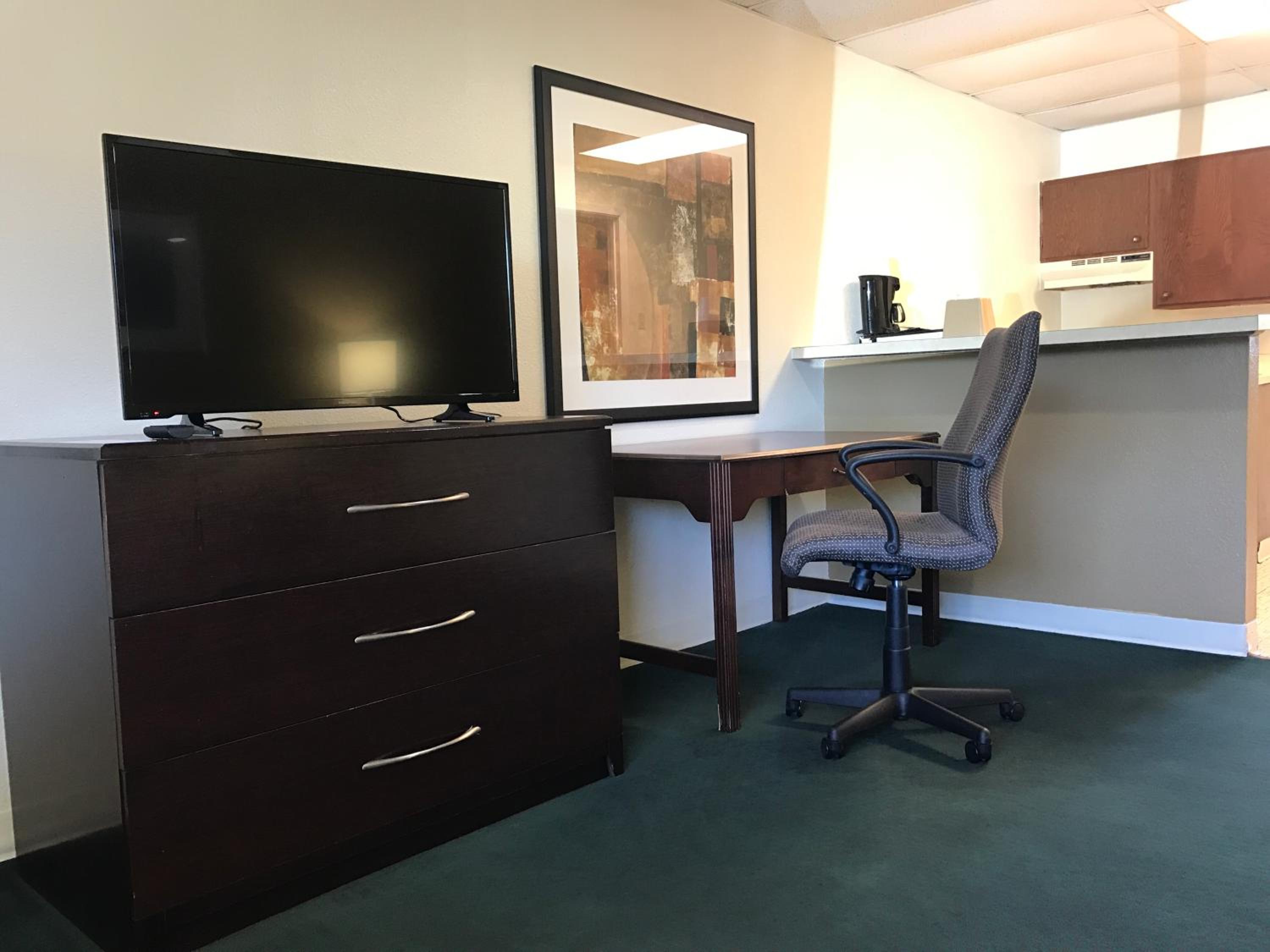 Longview Vacations - Knights Inn Longview - Property Image 24