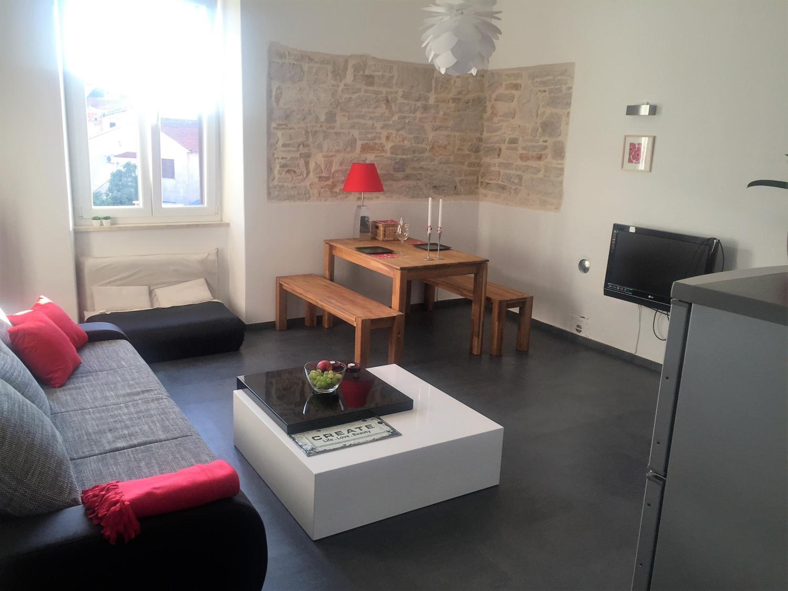 Excellent city apartment in antic Pula view 3