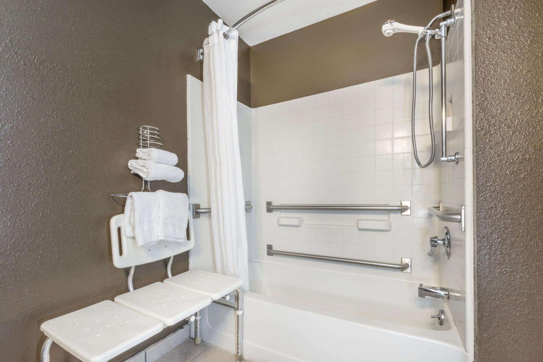 Georgetown Vacations - Super 8 by Wyndham Georgetown - Property Image 5
