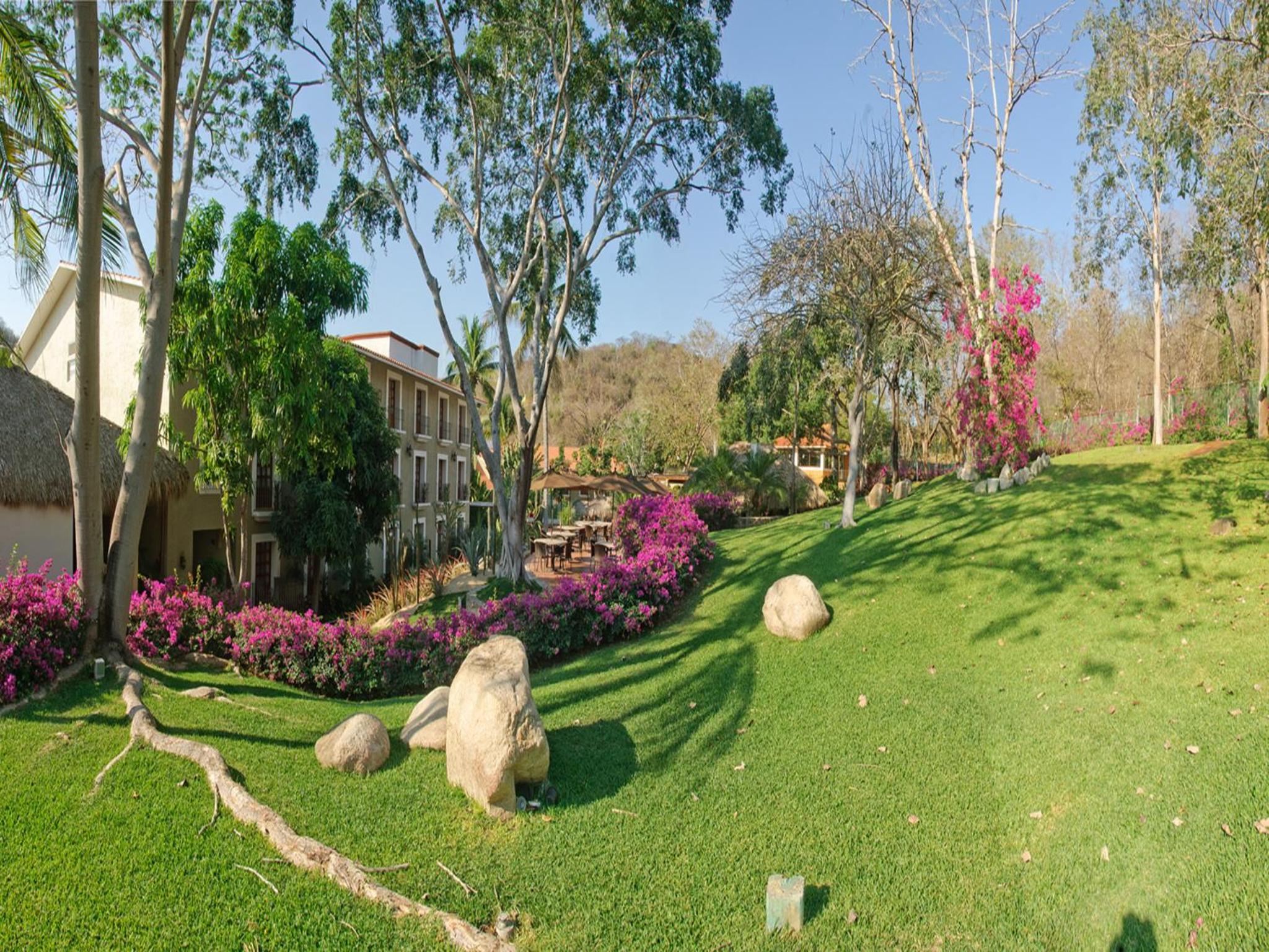 Binniguenda Huatulco & Beach Club