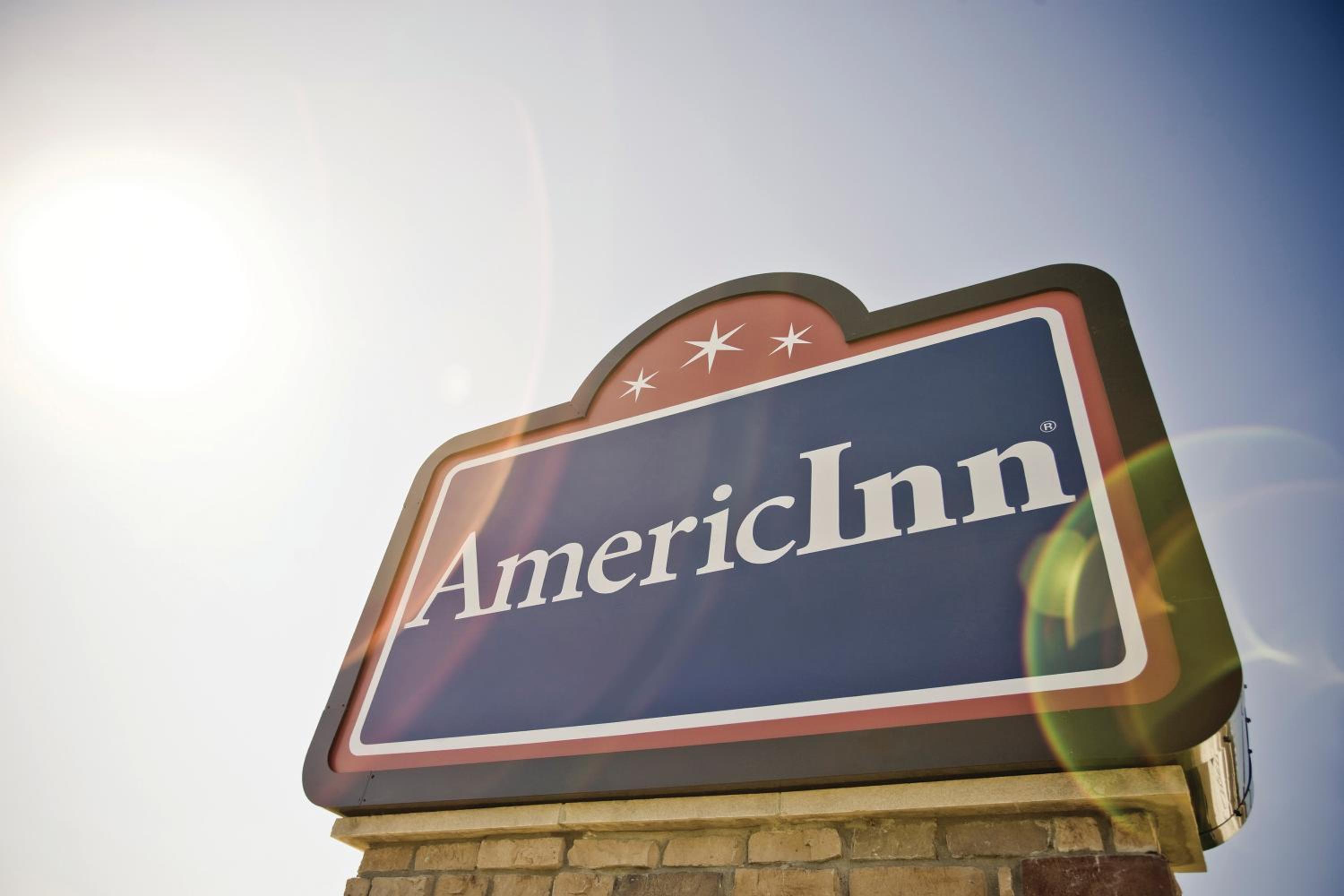 AmericInn by Wyndham DeWitt