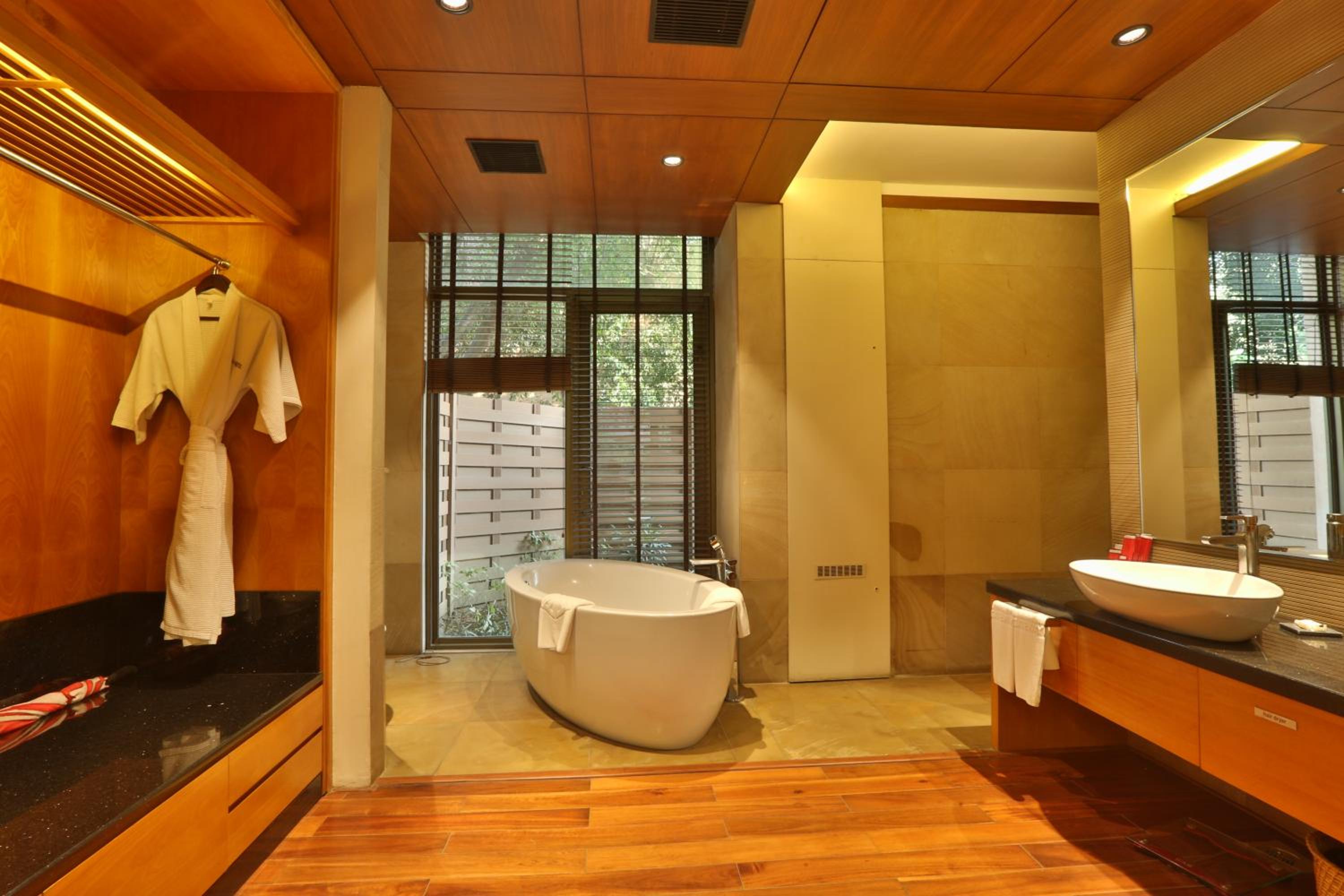 Taj Damdama Lake Resort & Spa, Gurugram