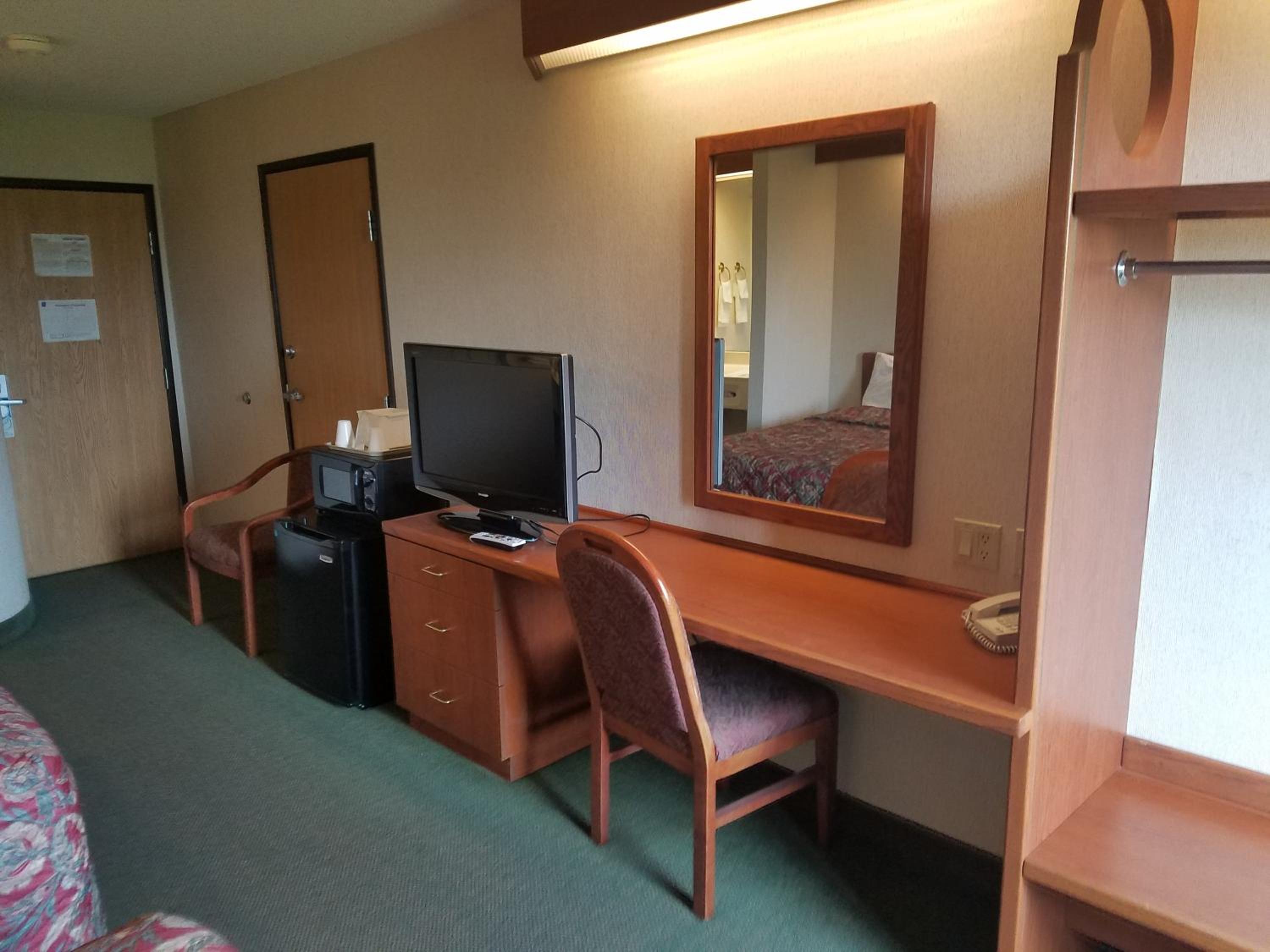 Syracuse Inn and Suites - Property Image 21