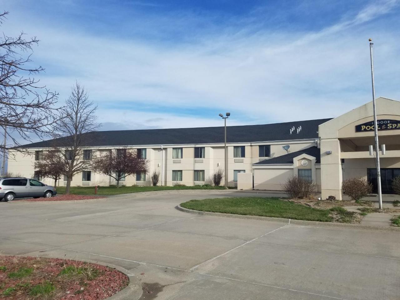 Syracuse Inn and Suites - Property Image 3