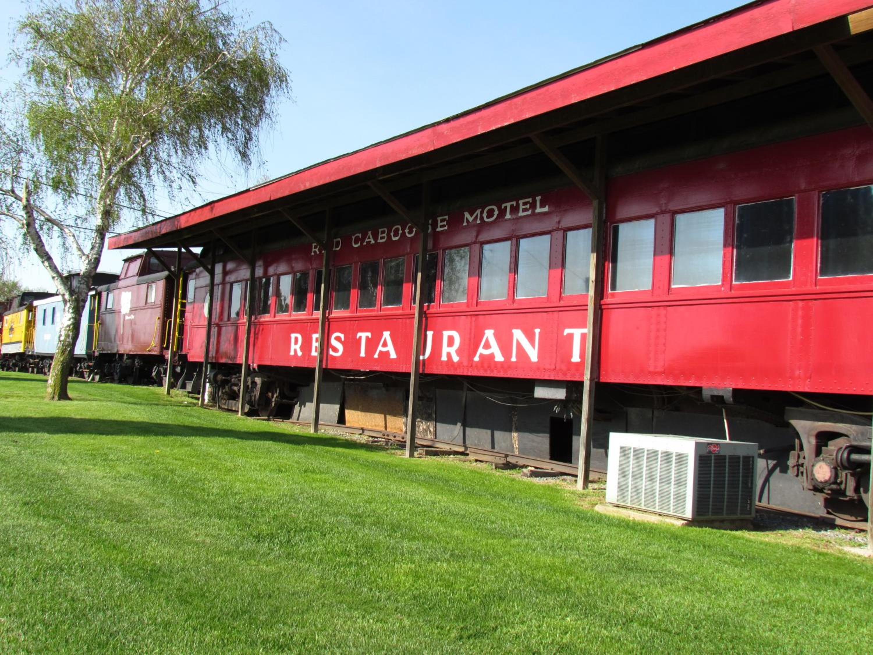 Red Caboose Motel & Restaurant view 3
