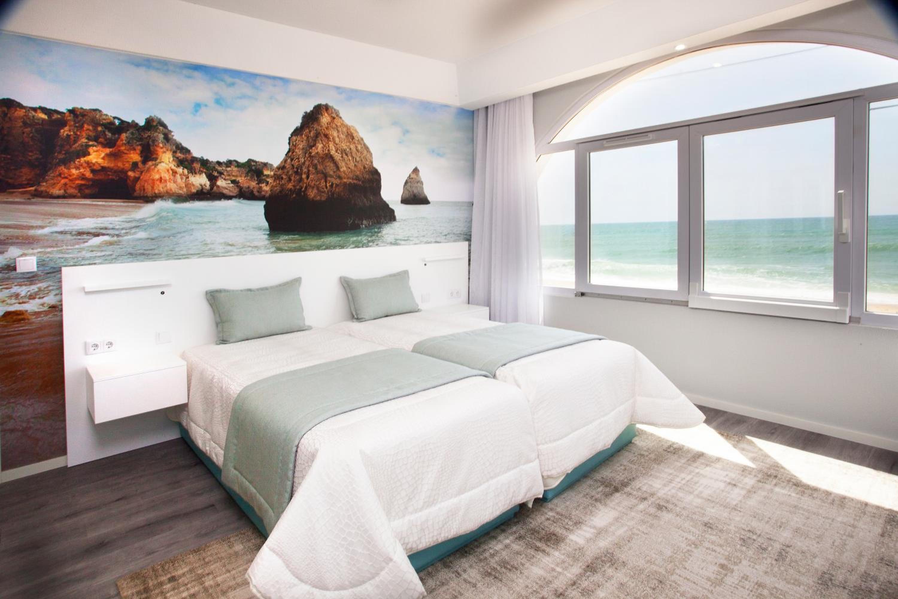 Golden Beach Guest House & Rooftop Bar