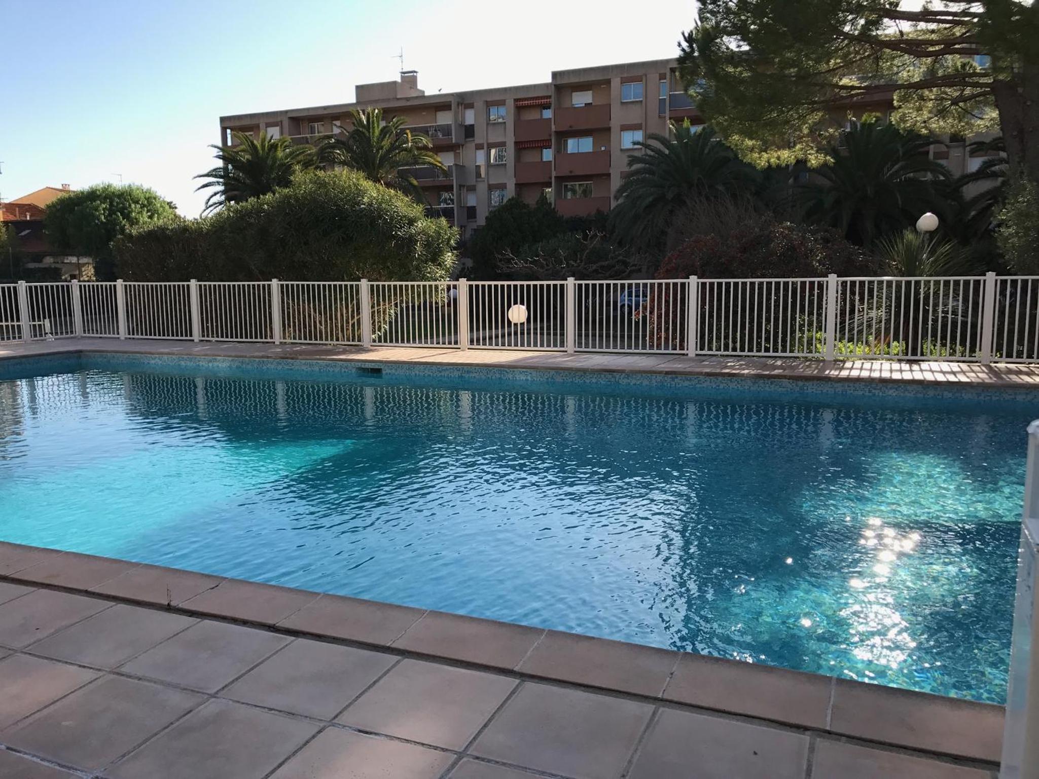 Appartement calme, clim, patio XXL, piscine&parking