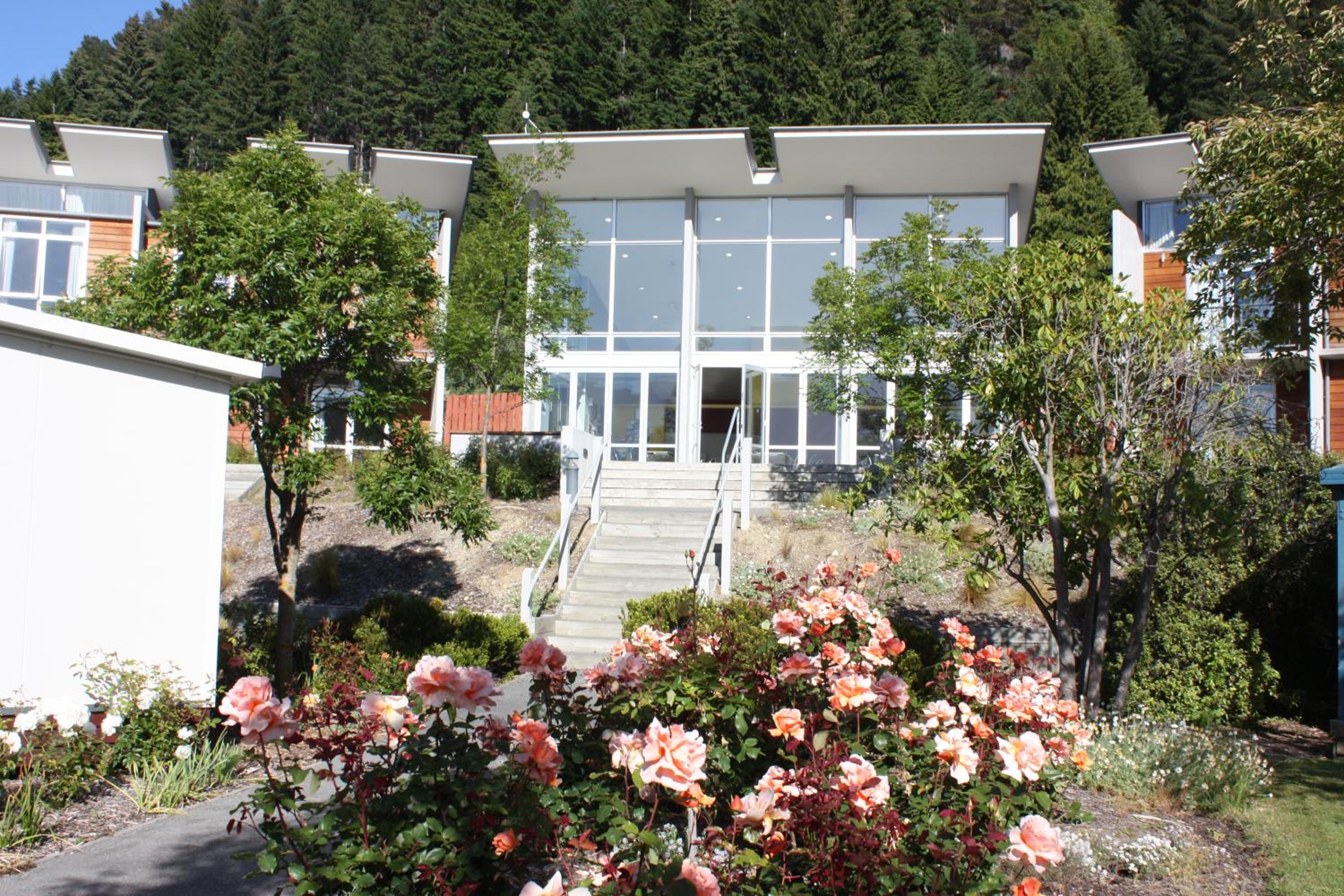Hampshire Holiday Parks - Queenstown Lakeview view 3