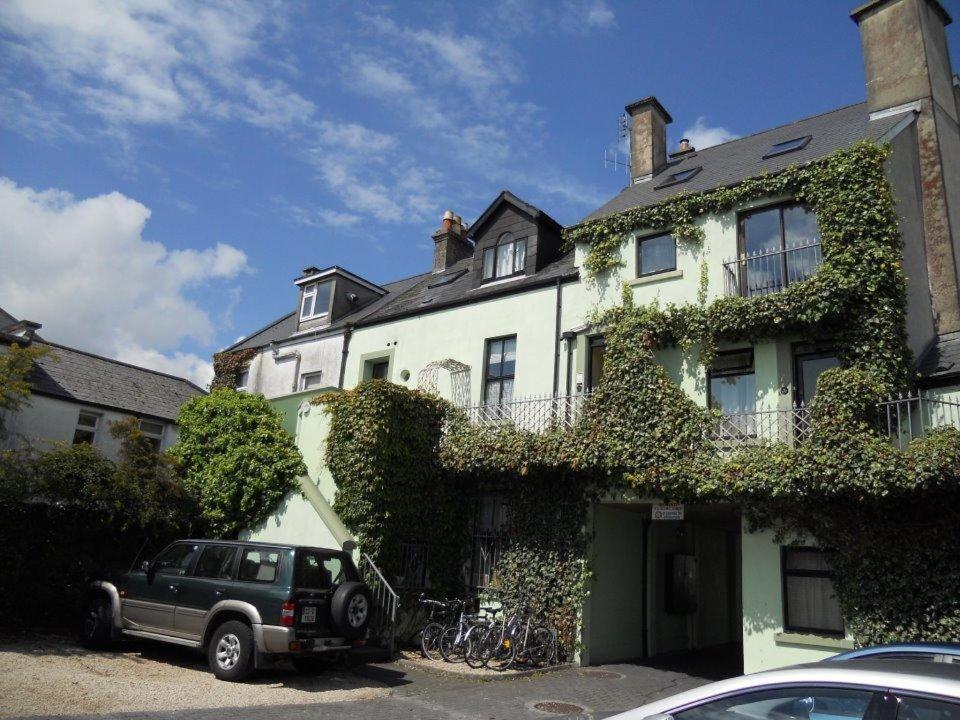 Crescent Close