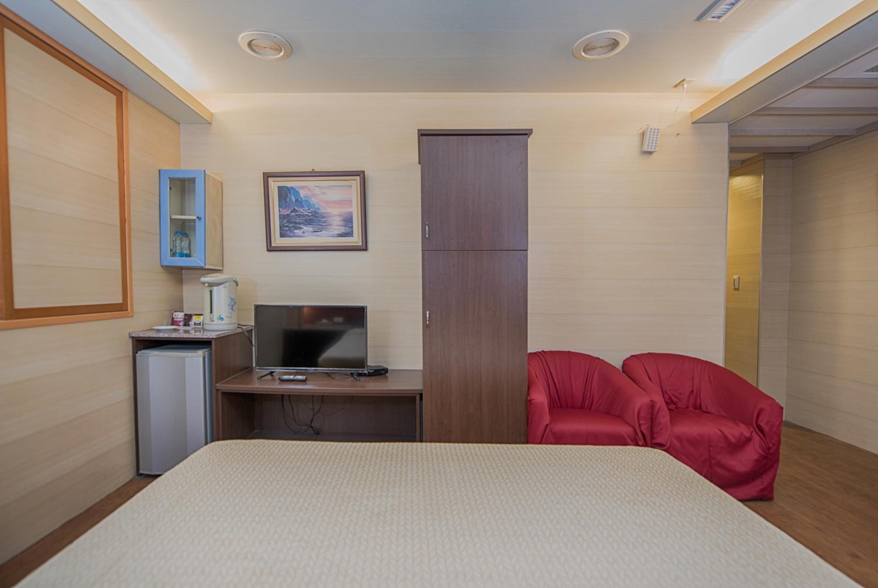 Empire Hotel