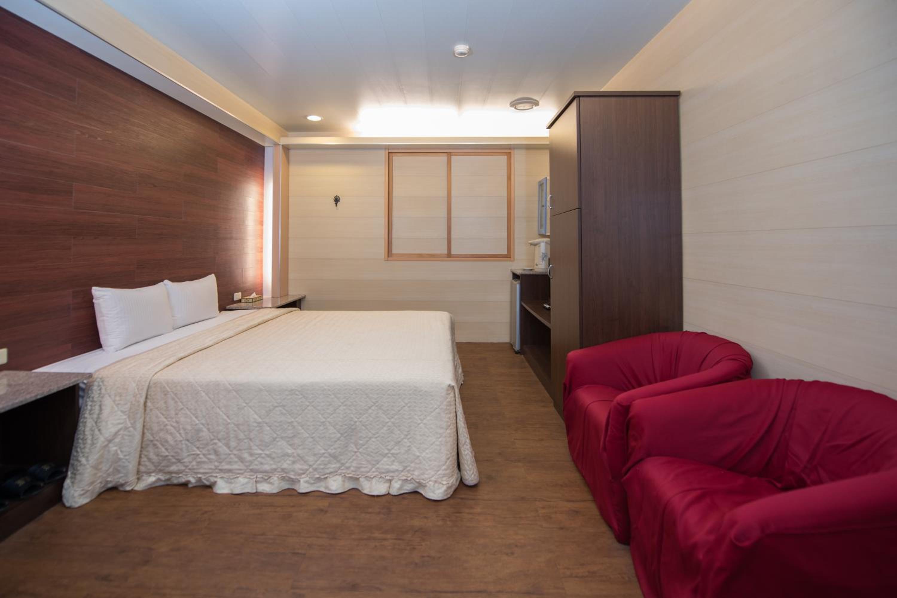 Empire Hotel