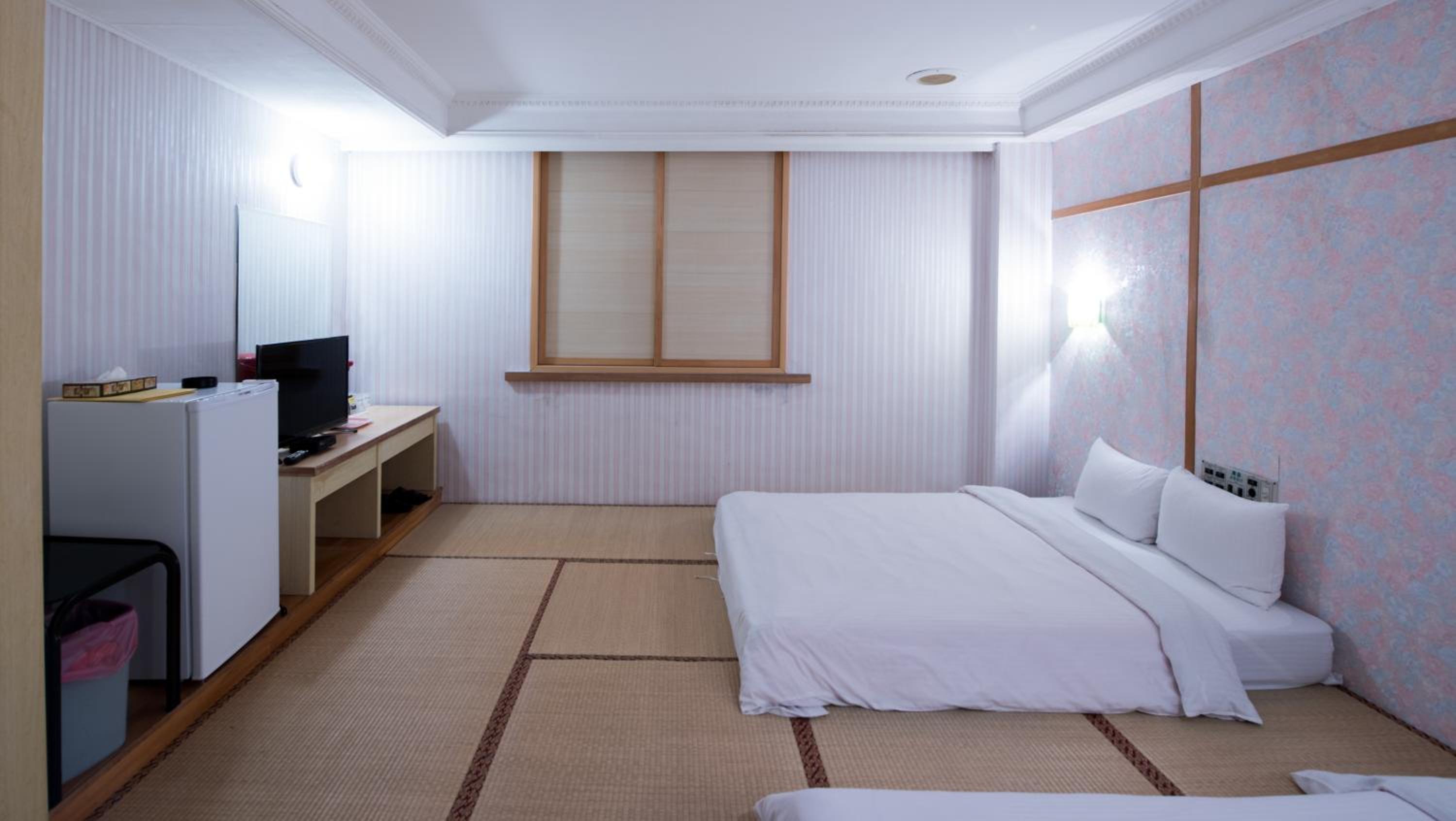 Empire Hotel