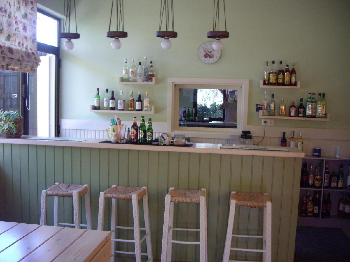 bar