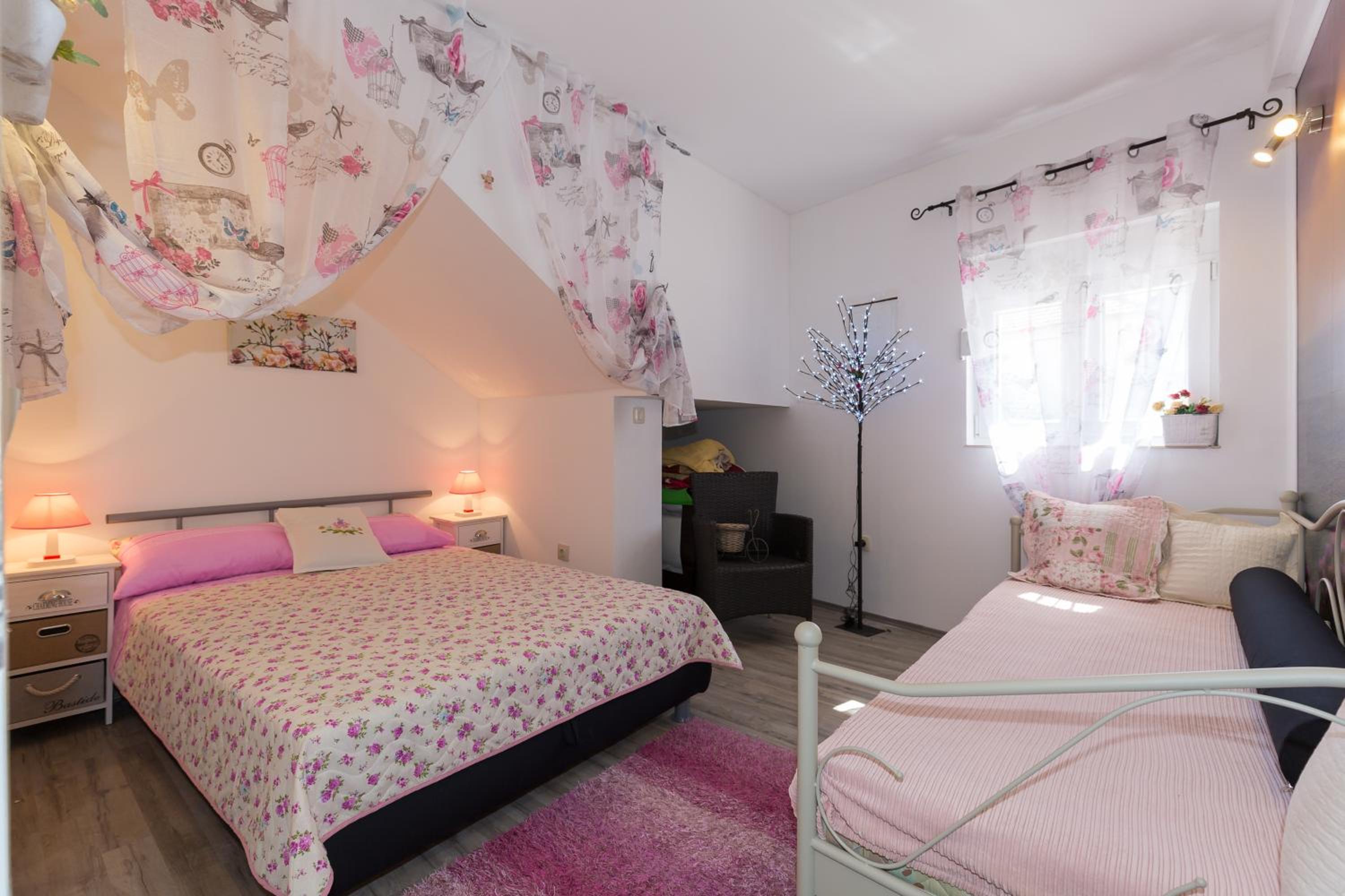 Photo 70