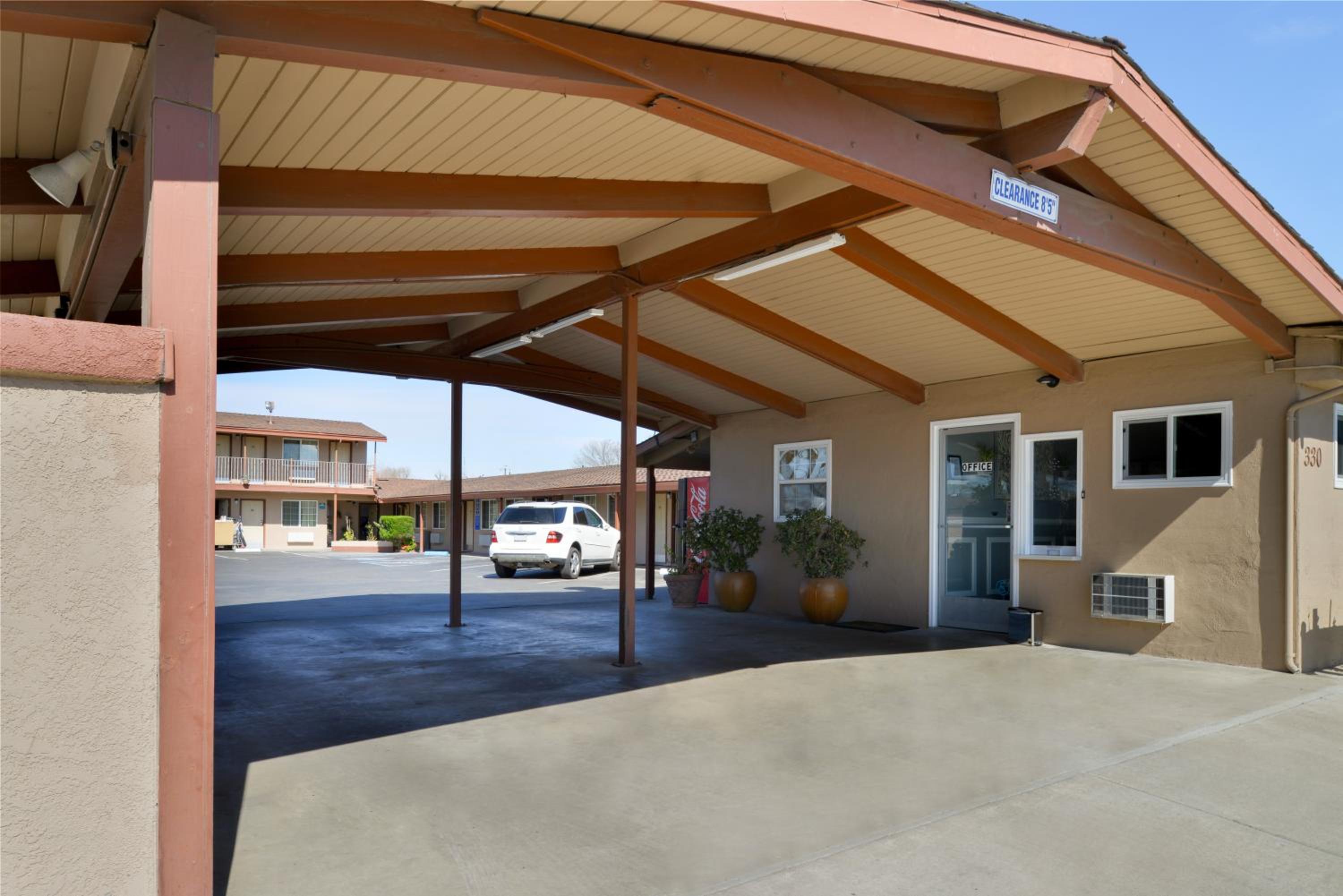 Los Banos Vacations - Americas Best Value Inn Los Banos - Property Image 3