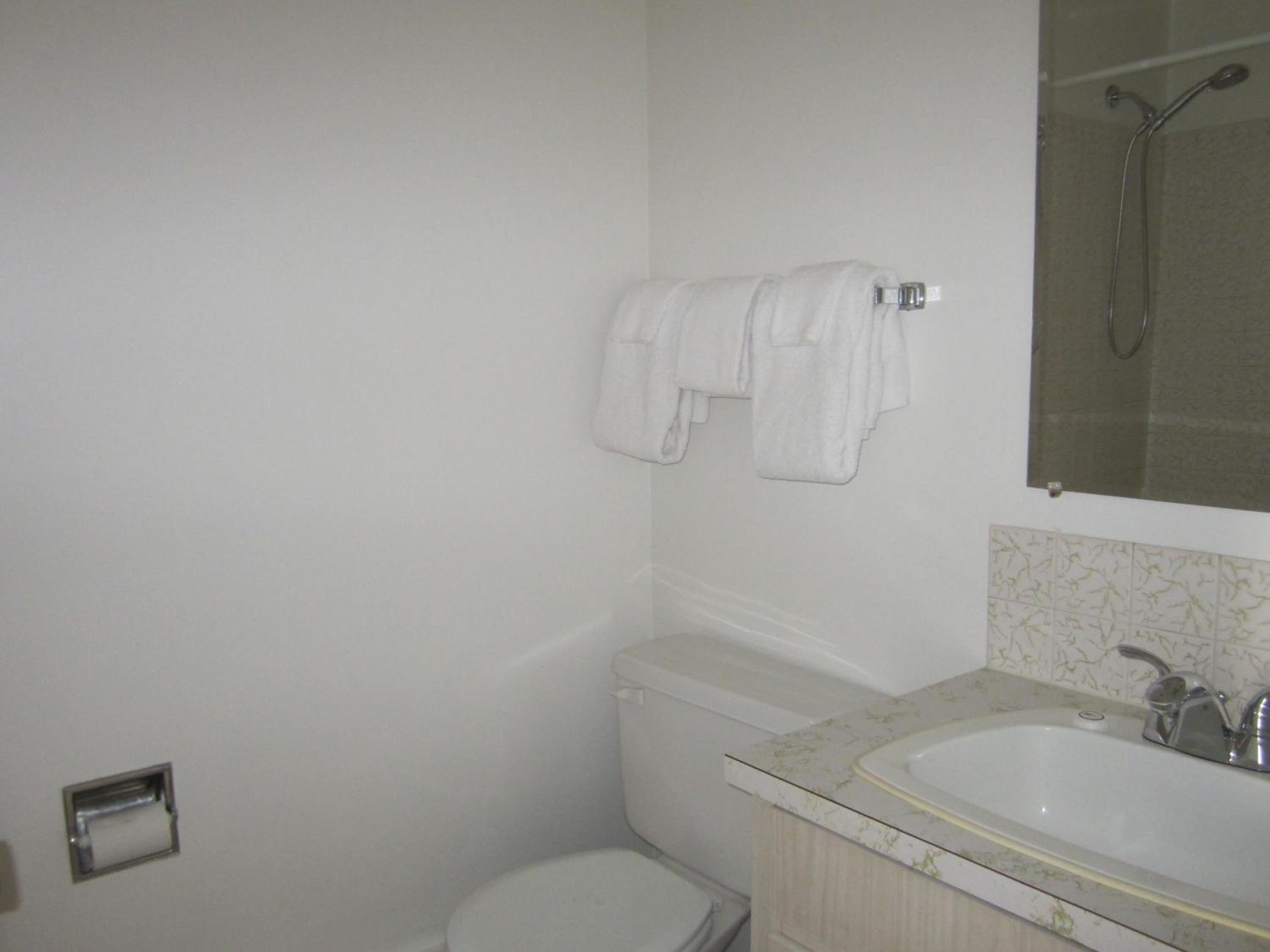 Vernon Vacations - Schell Motel - Property Image 8