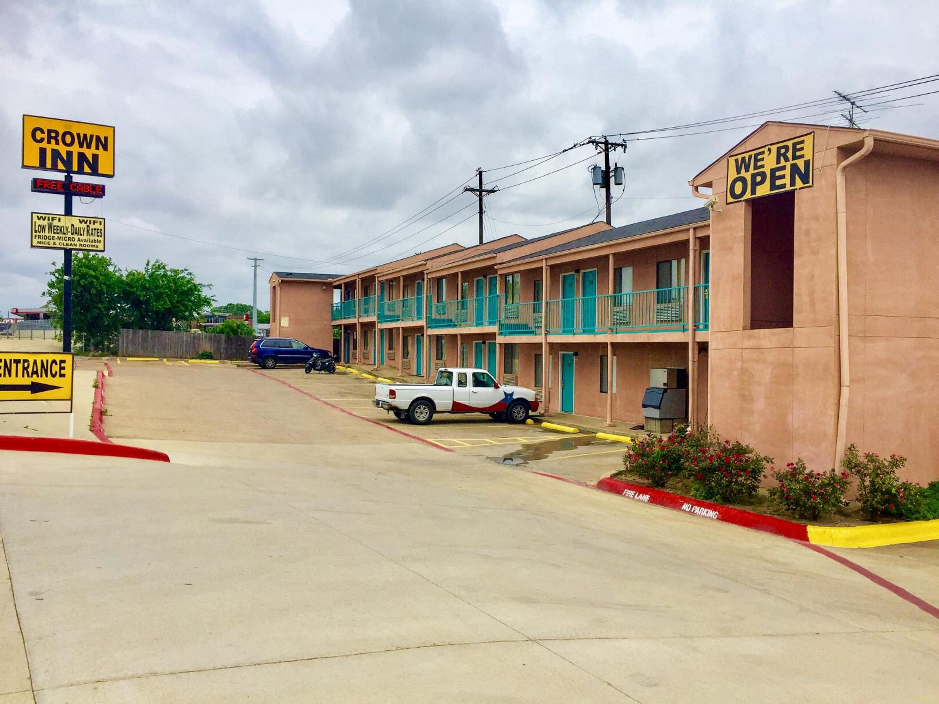 Crown Inn Grand Prairie view 3