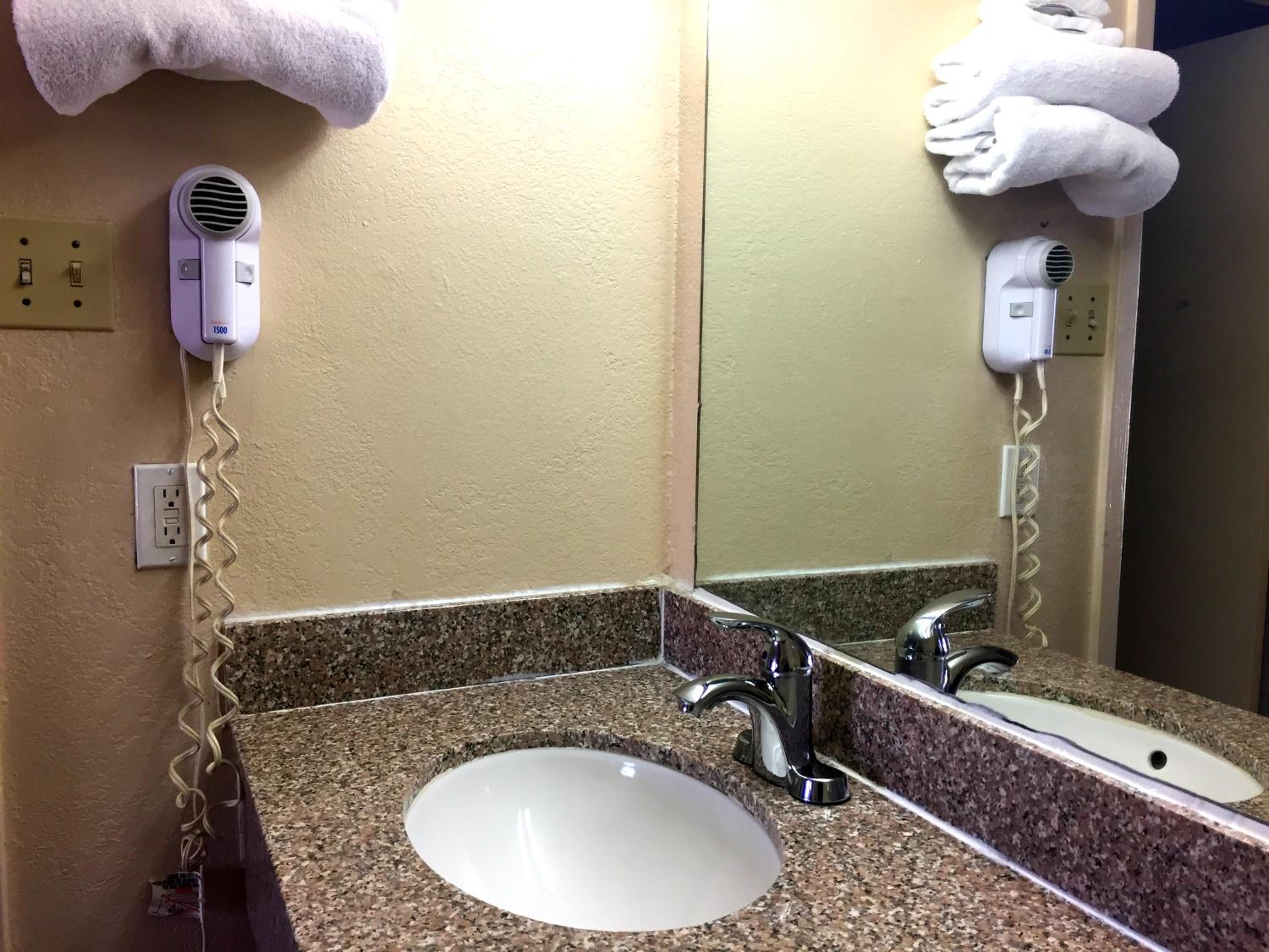 Crown Inn Grand Prairie view 4