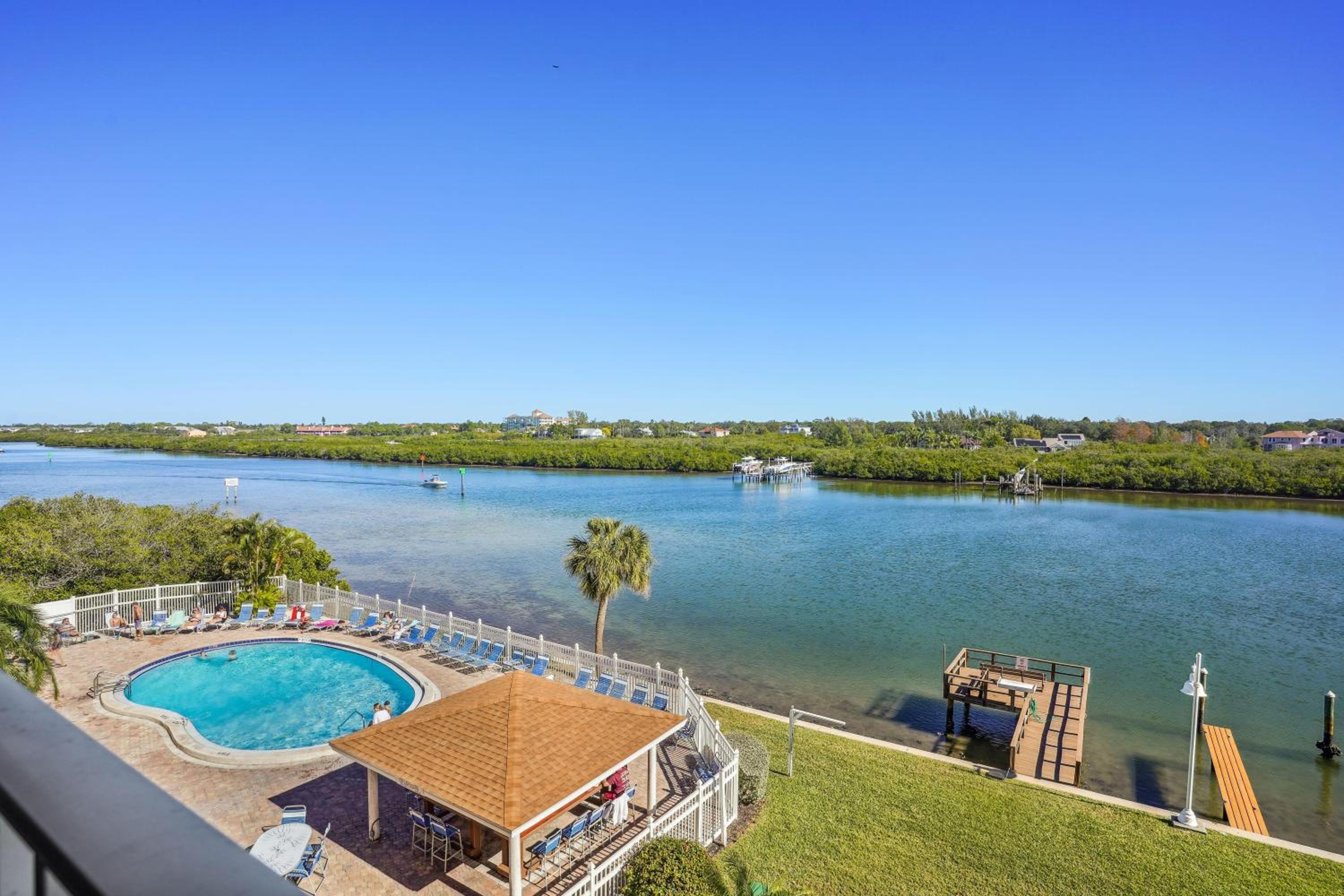 Bayshore Yacht & Tennis 409 - Premier