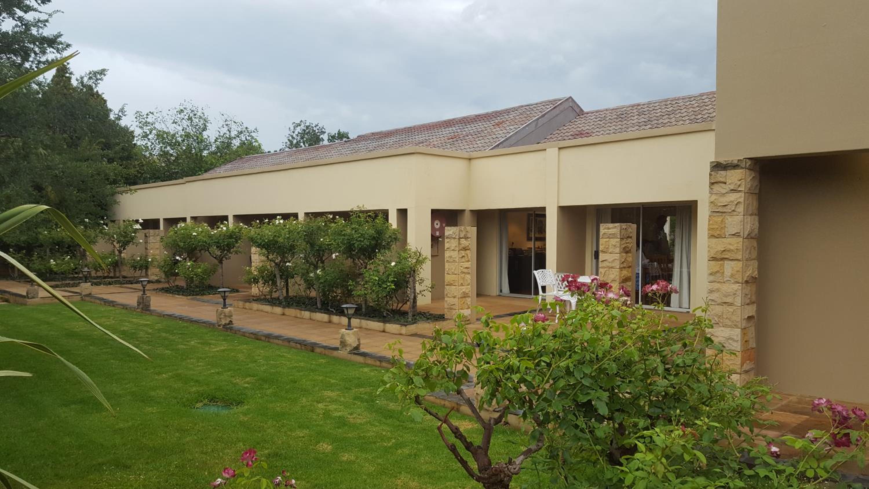 Hotel Acacia Lodge - Image 1