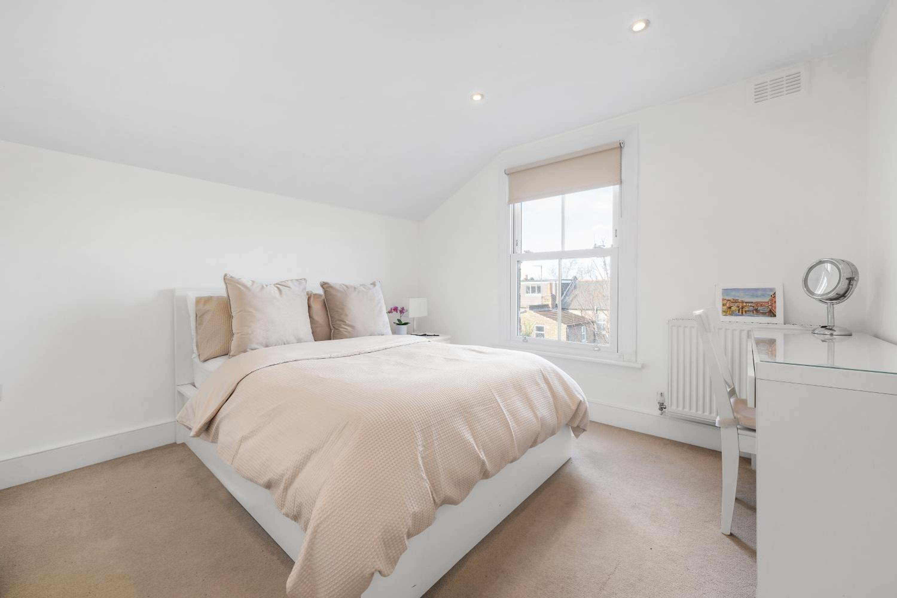 Stunning fully firnished 4 bedroom house in Peckam photo 2