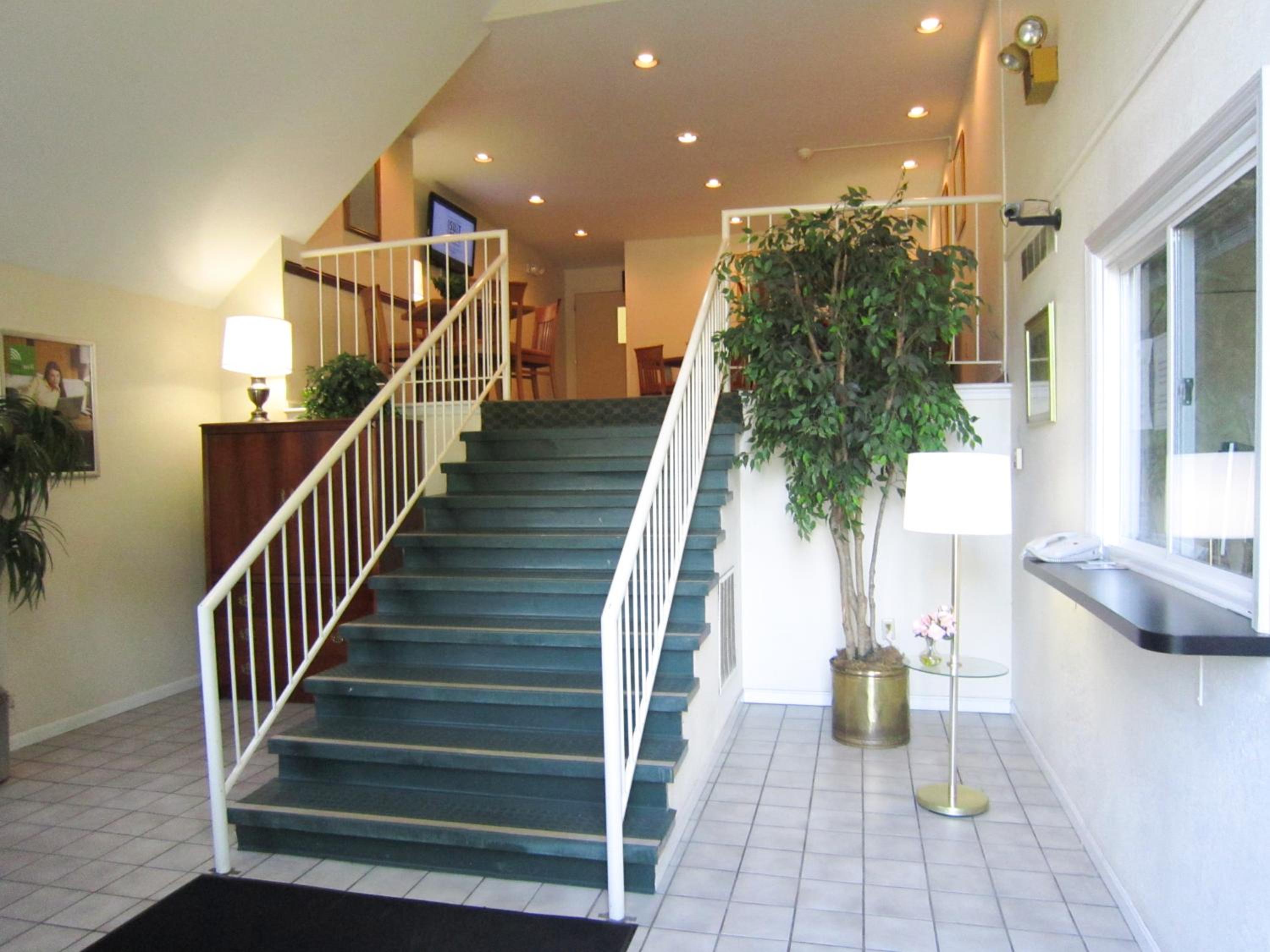 Hotel Suburban Studios Columbus East