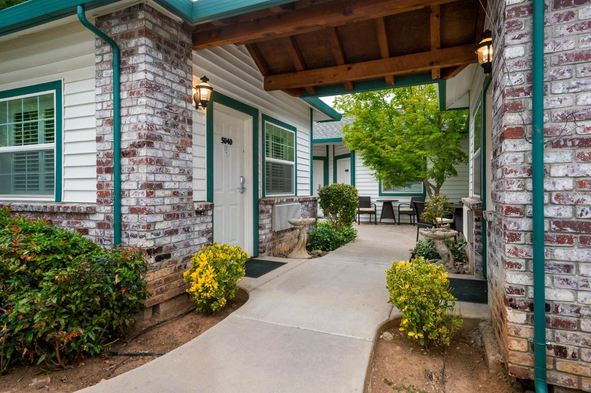 Grass Valley Vacations - Grass Valley Courtyard Suites - Property Image 2