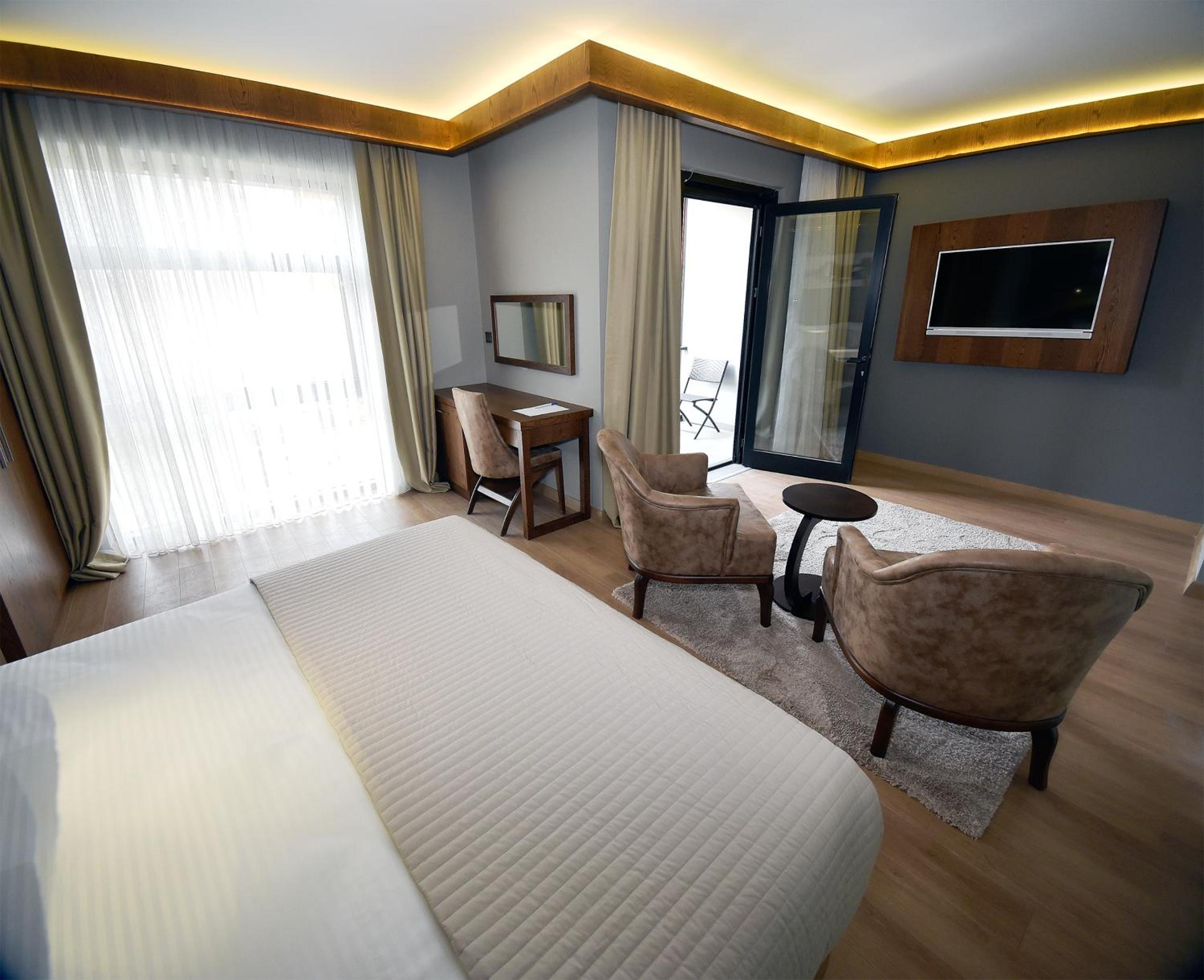 The Elegant Otel - Image 22