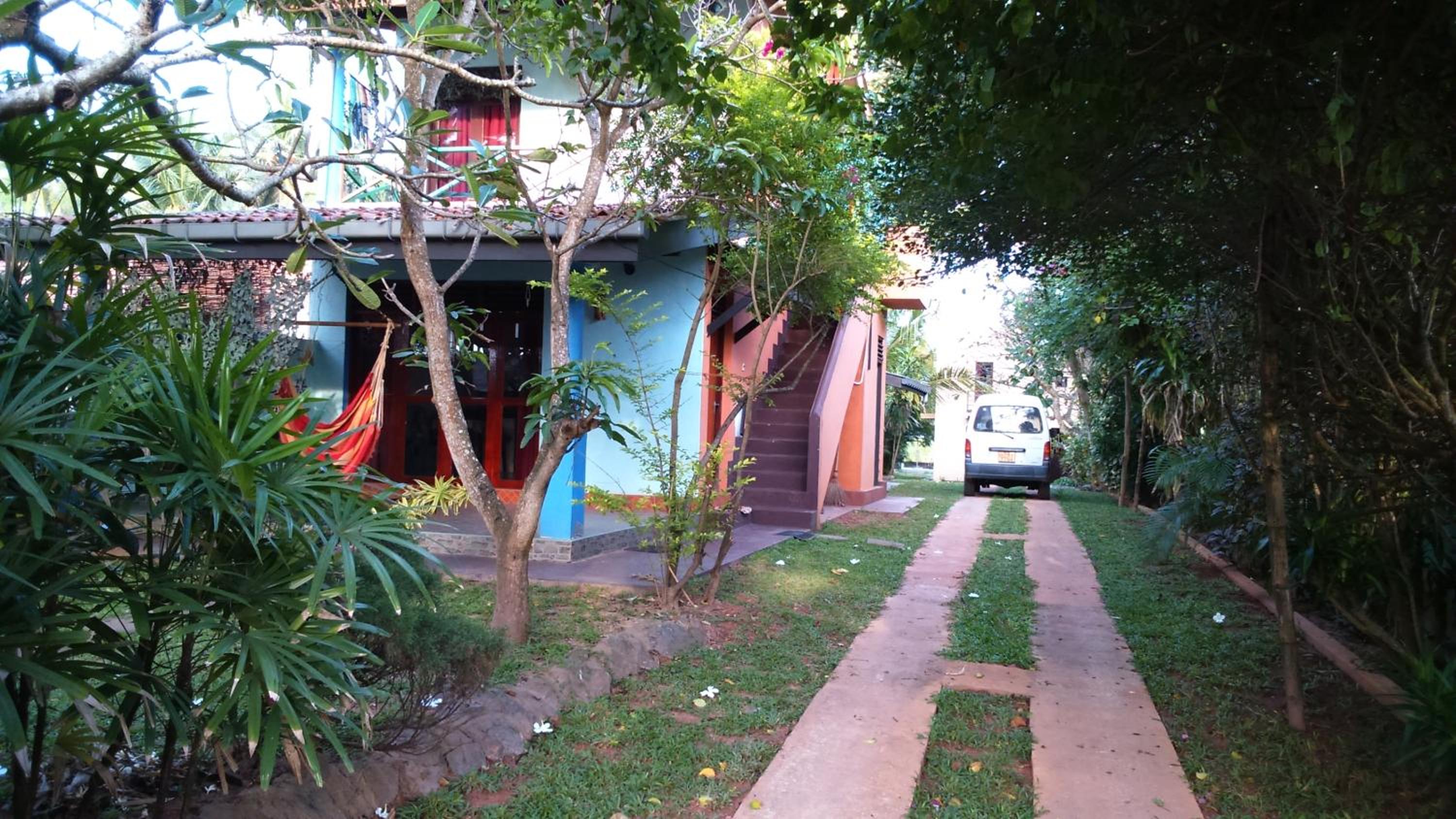 Sri Beach Bungalows And Villa