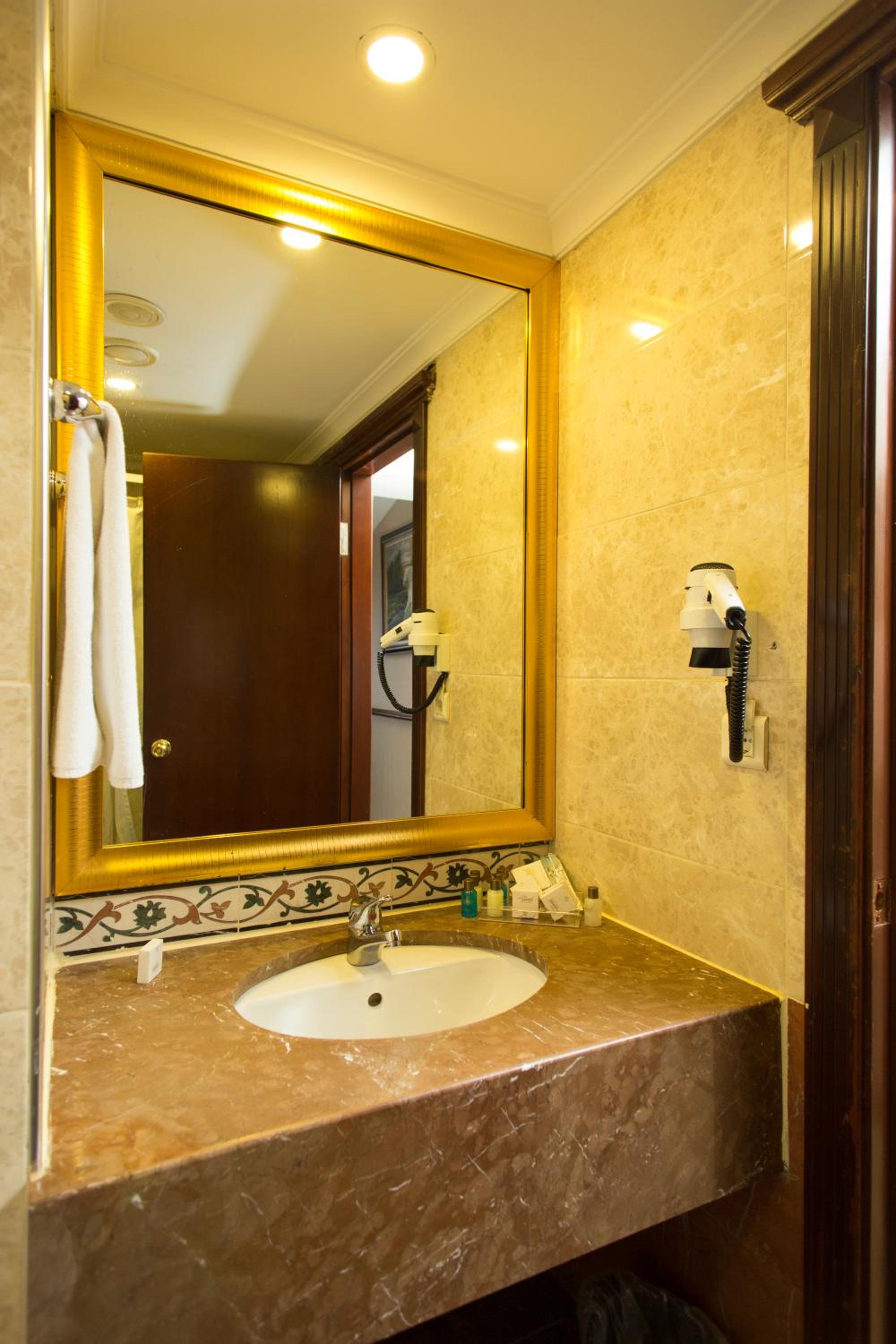 Topkapi Inter İstanbul Otel - Image 7