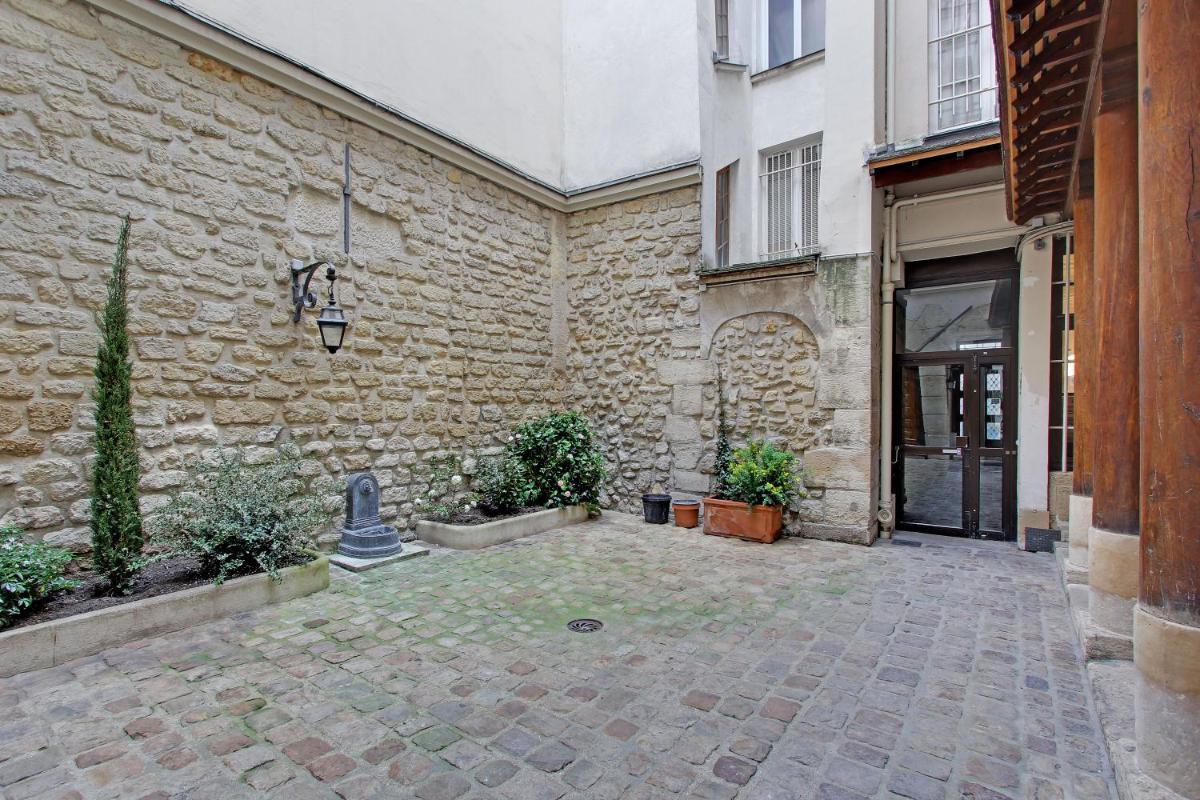 Pick a Flat's Apartment in le Marais - Rue Vieille du Temple