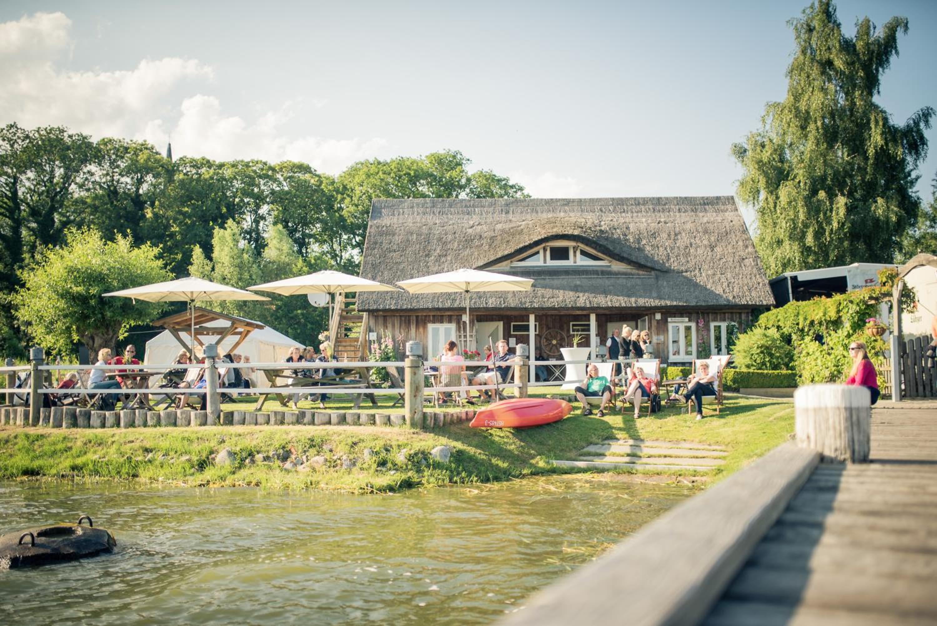 Komfort-Hausboote am Naturhafen Krummin