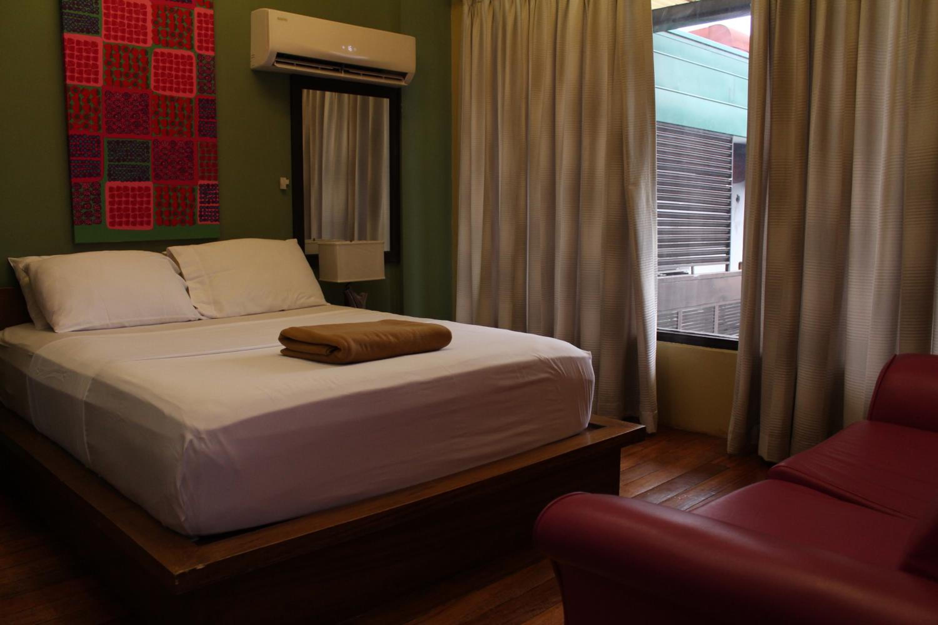 Purple Tree Bed & Breakfast view 3