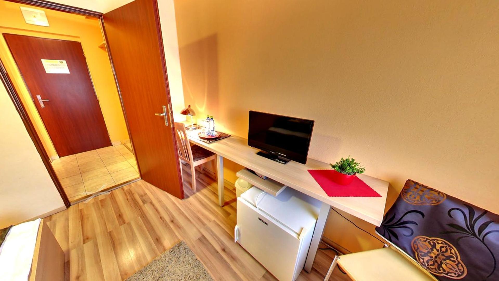 Photo 10