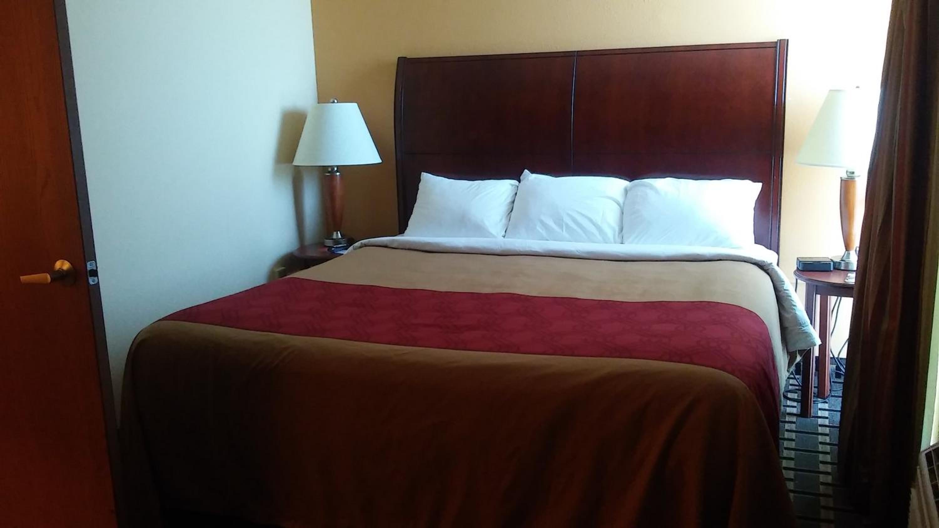 Econo Lodge Inn & Suites Brookings