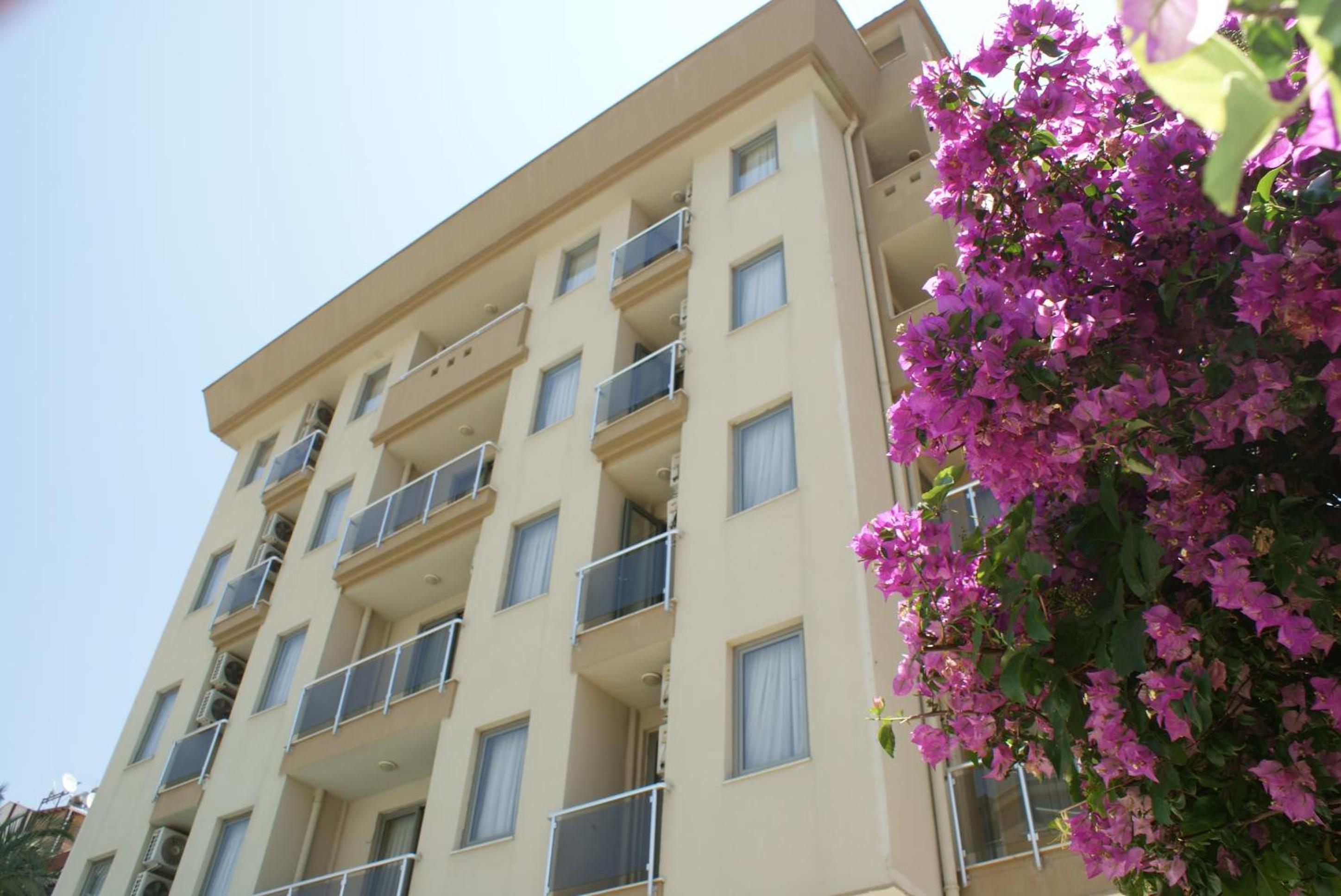 Santa Marina Hotel - Image 6