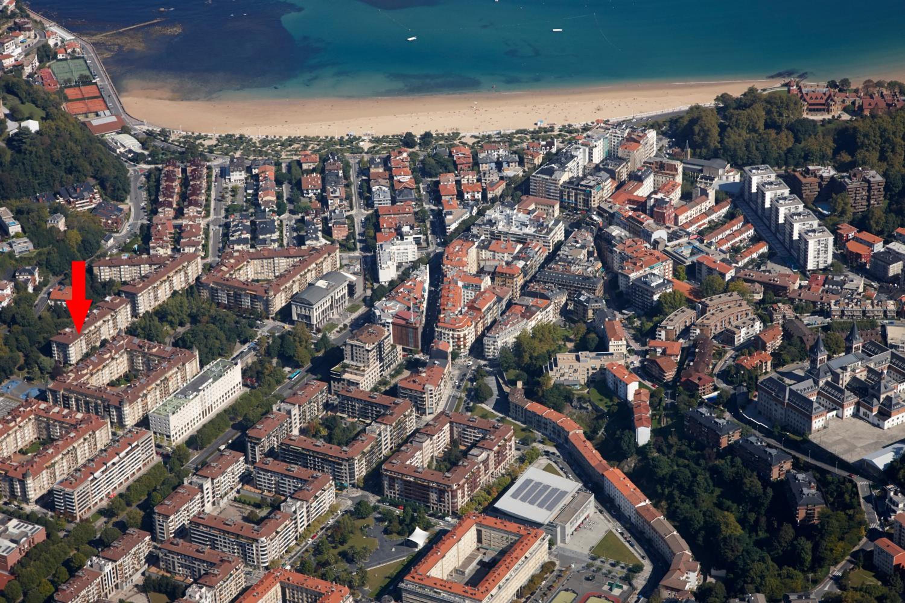 Playa de Ondarreta 2 by FeelFree Rentals