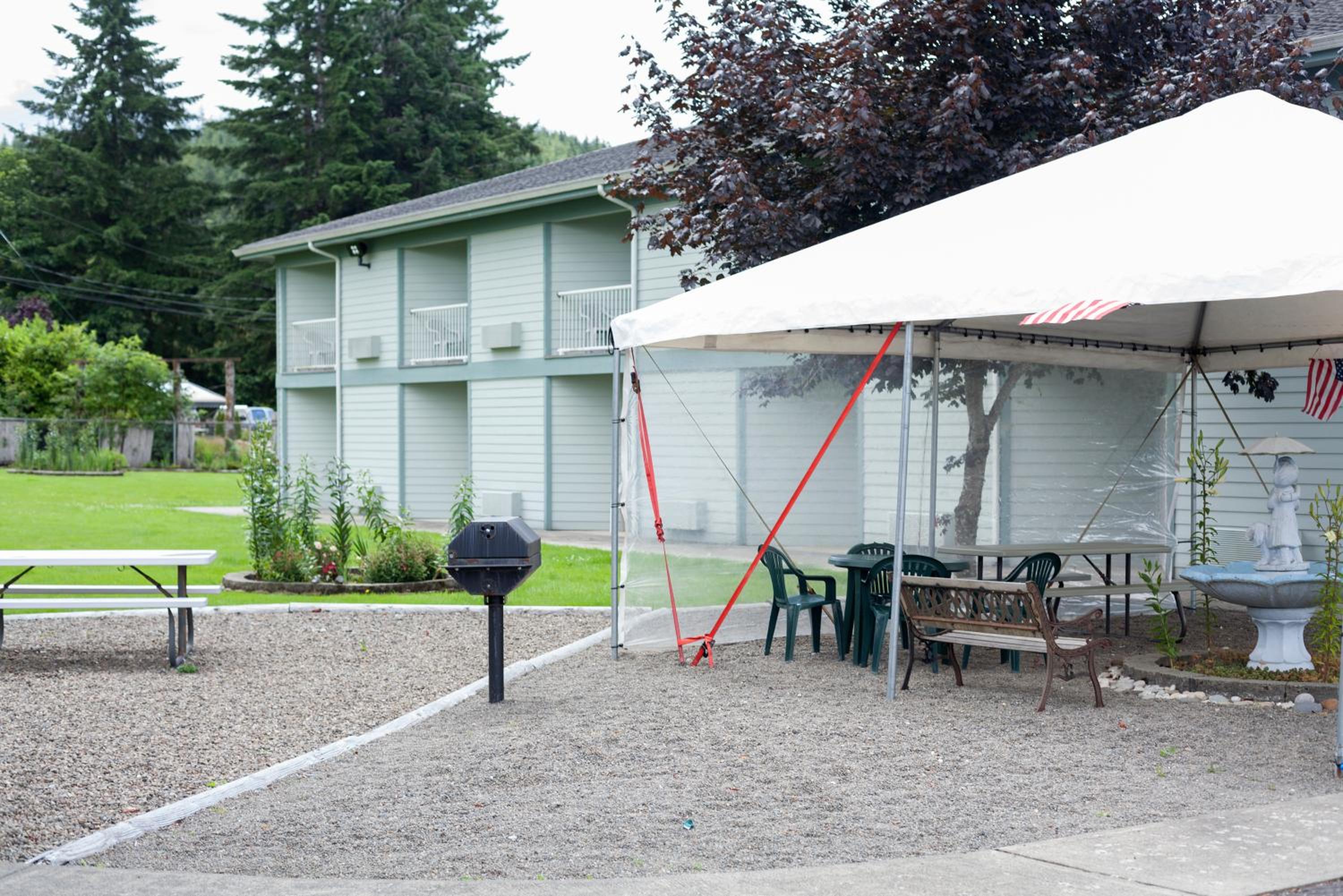 Dew Drop Inn