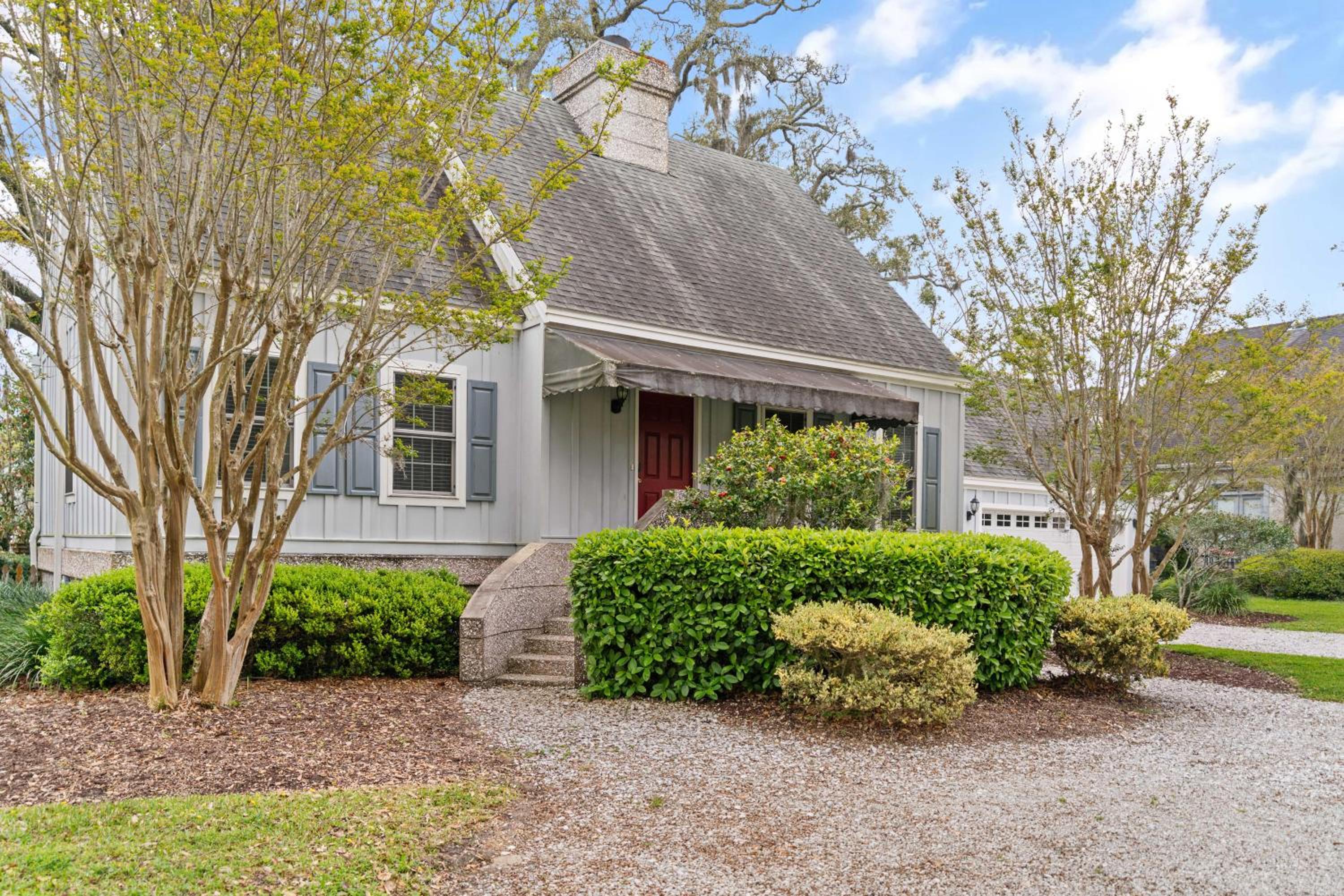 Coastal Cottage - 111 Mews Circle