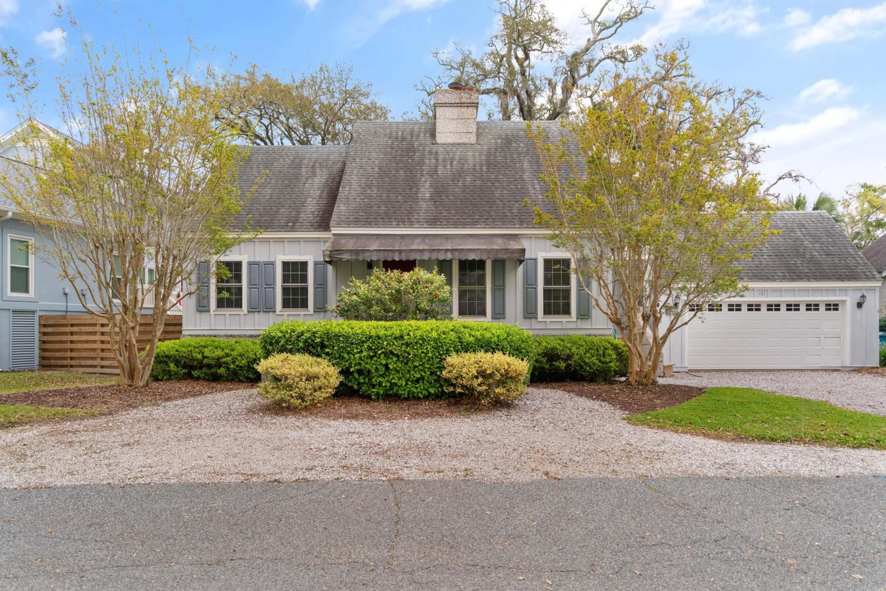Coastal Cottage - 111 Mews Circle