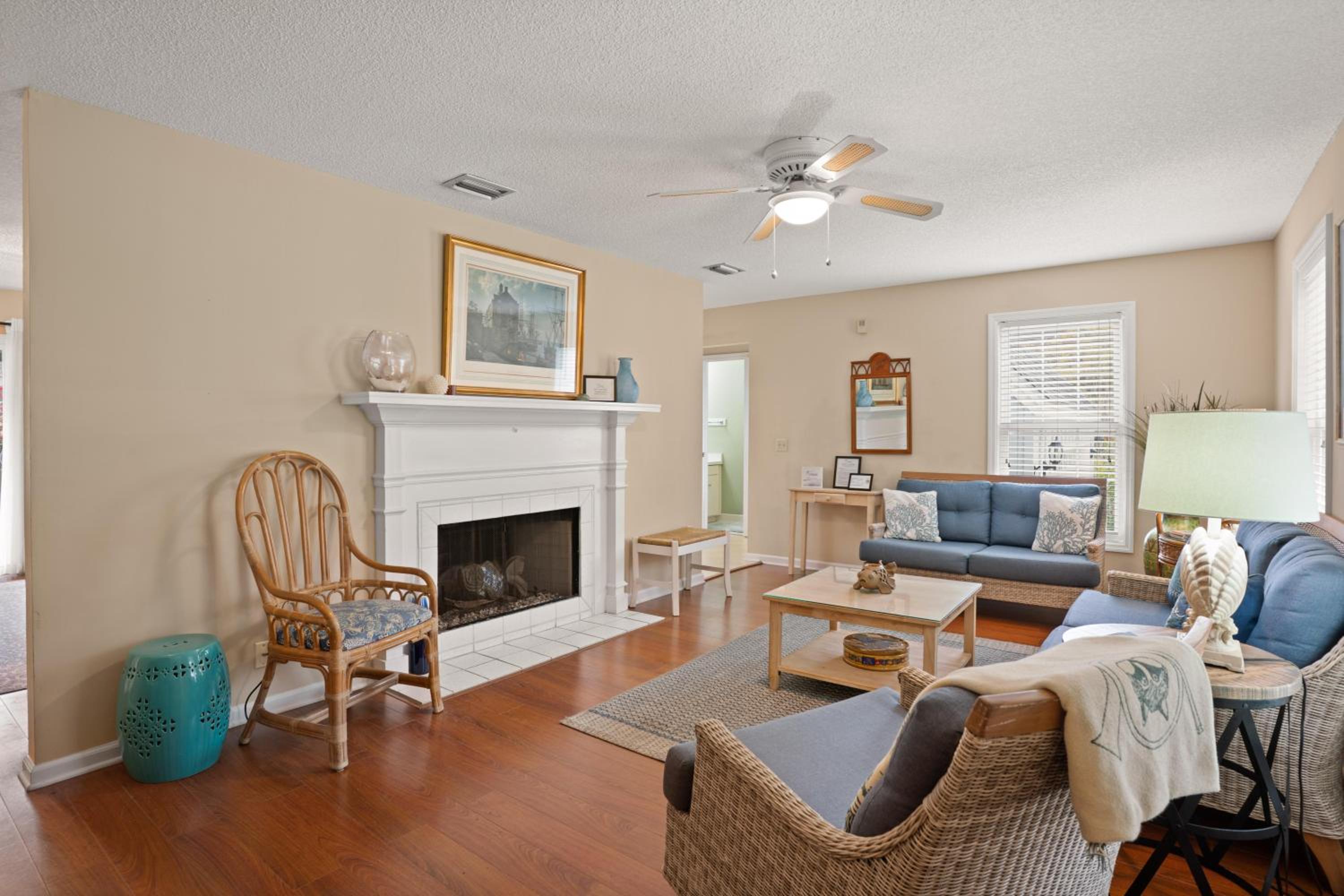 Coastal Cottage - 111 Mews Circle