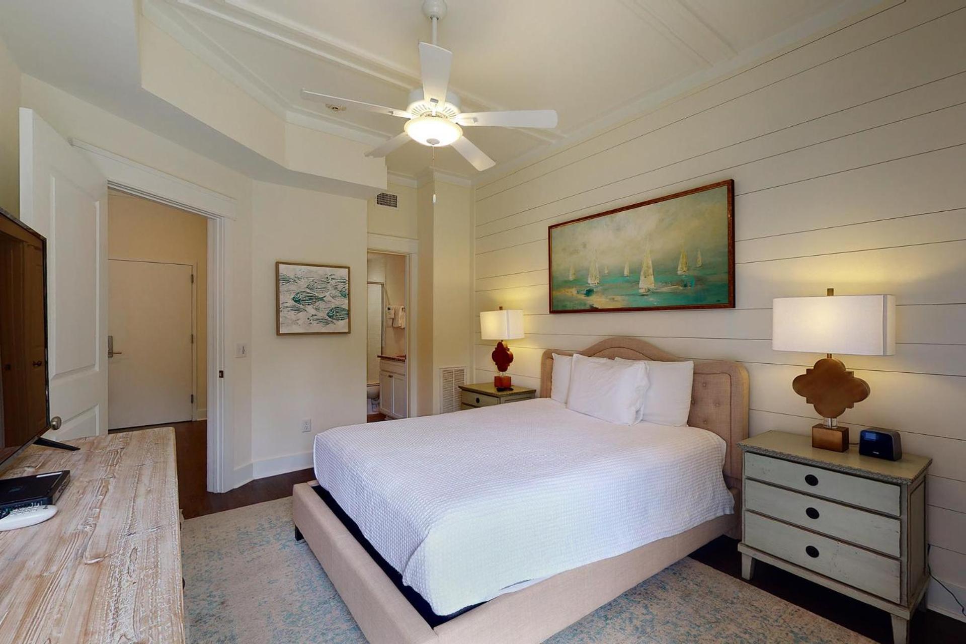 Queen Suite @ 400 Ocean Suites