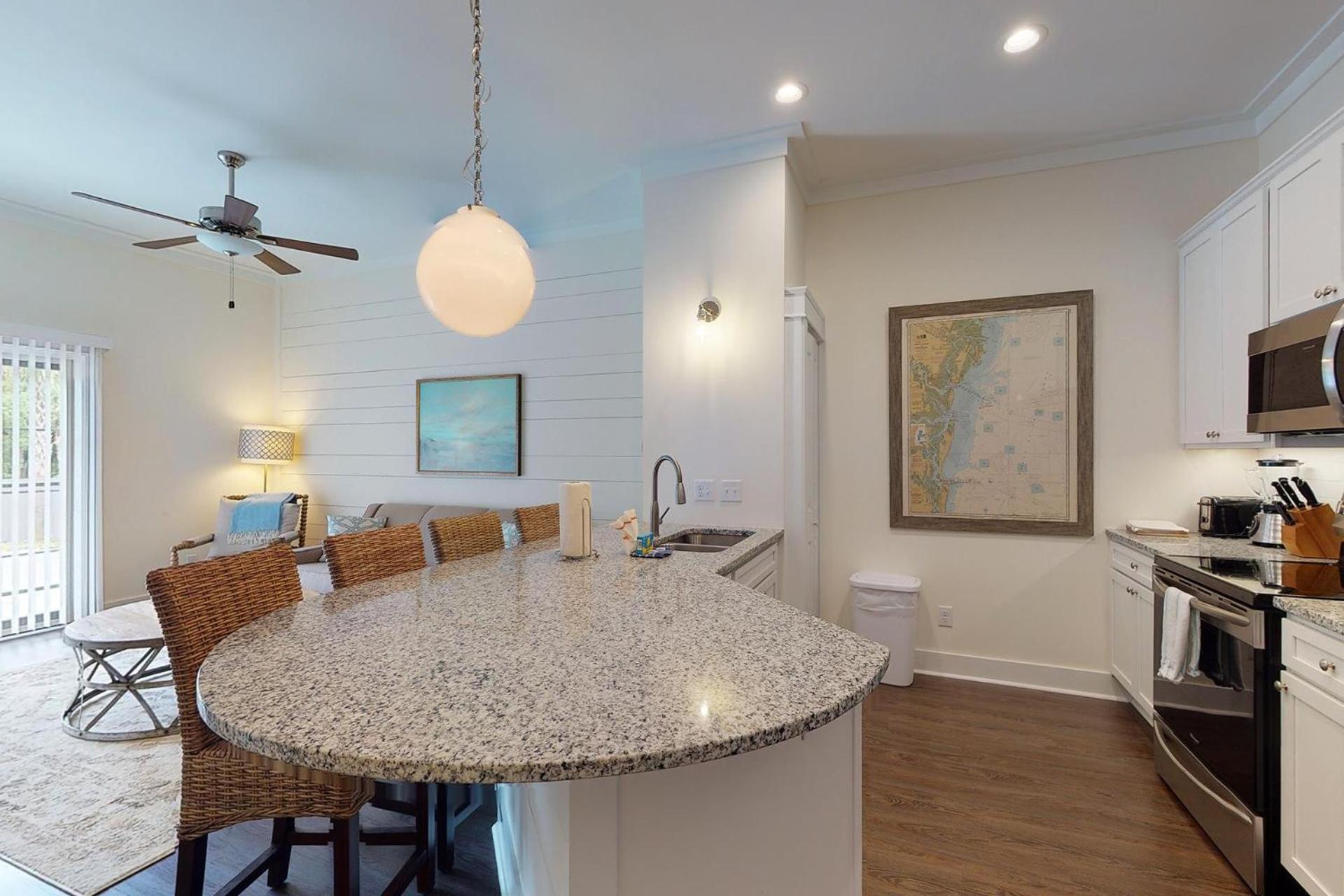 400 Ocean King Poolside Suite