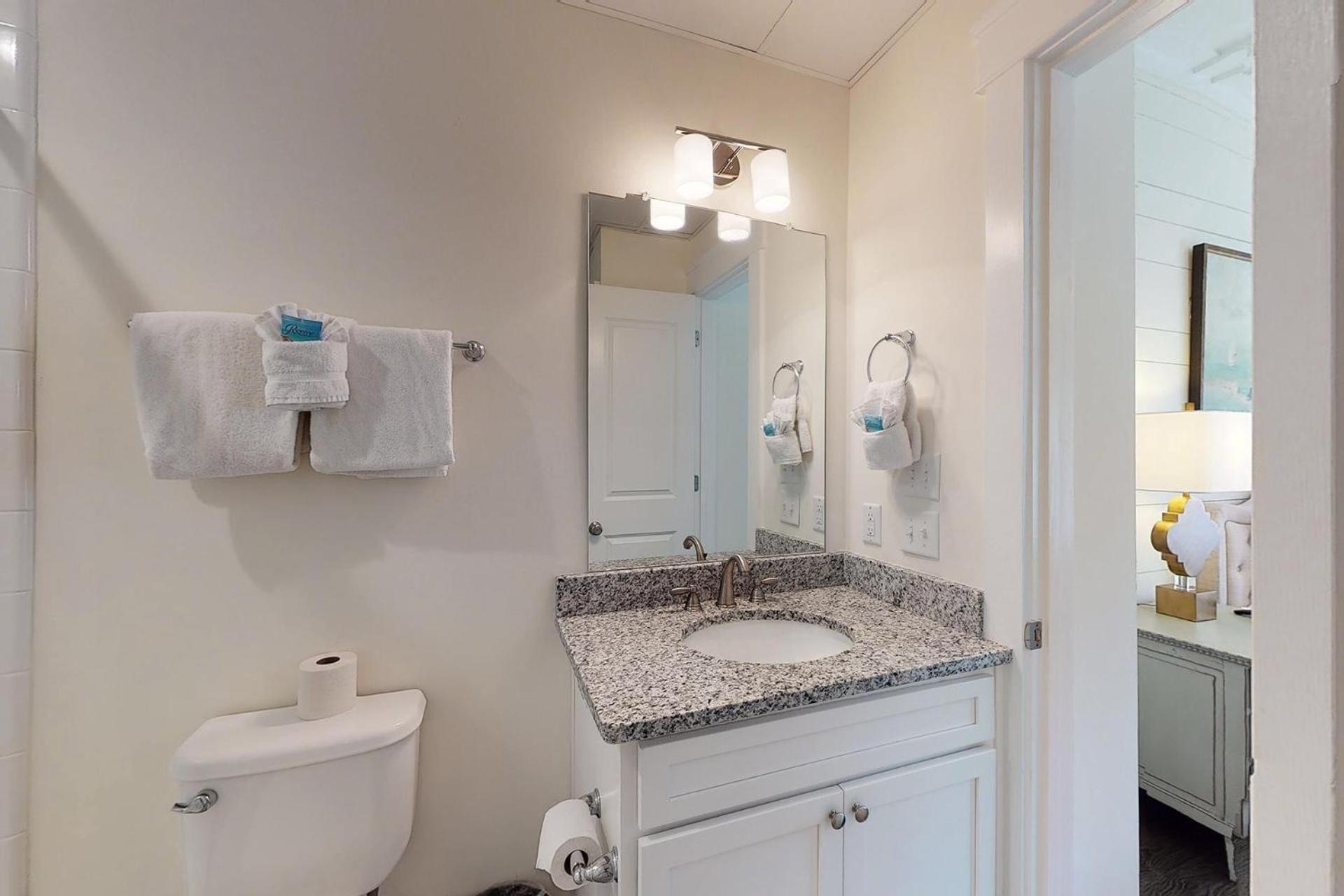 400 Ocean King Poolside Suite